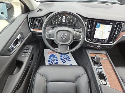 2022 Volvo S60 B5 AWD Momentum