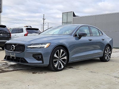 2022 Volvo S60 B5 AWD Momentum