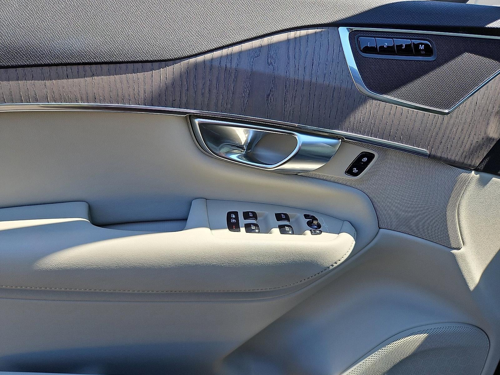 2023 Volvo XC90 B6 AWD Plus 6P