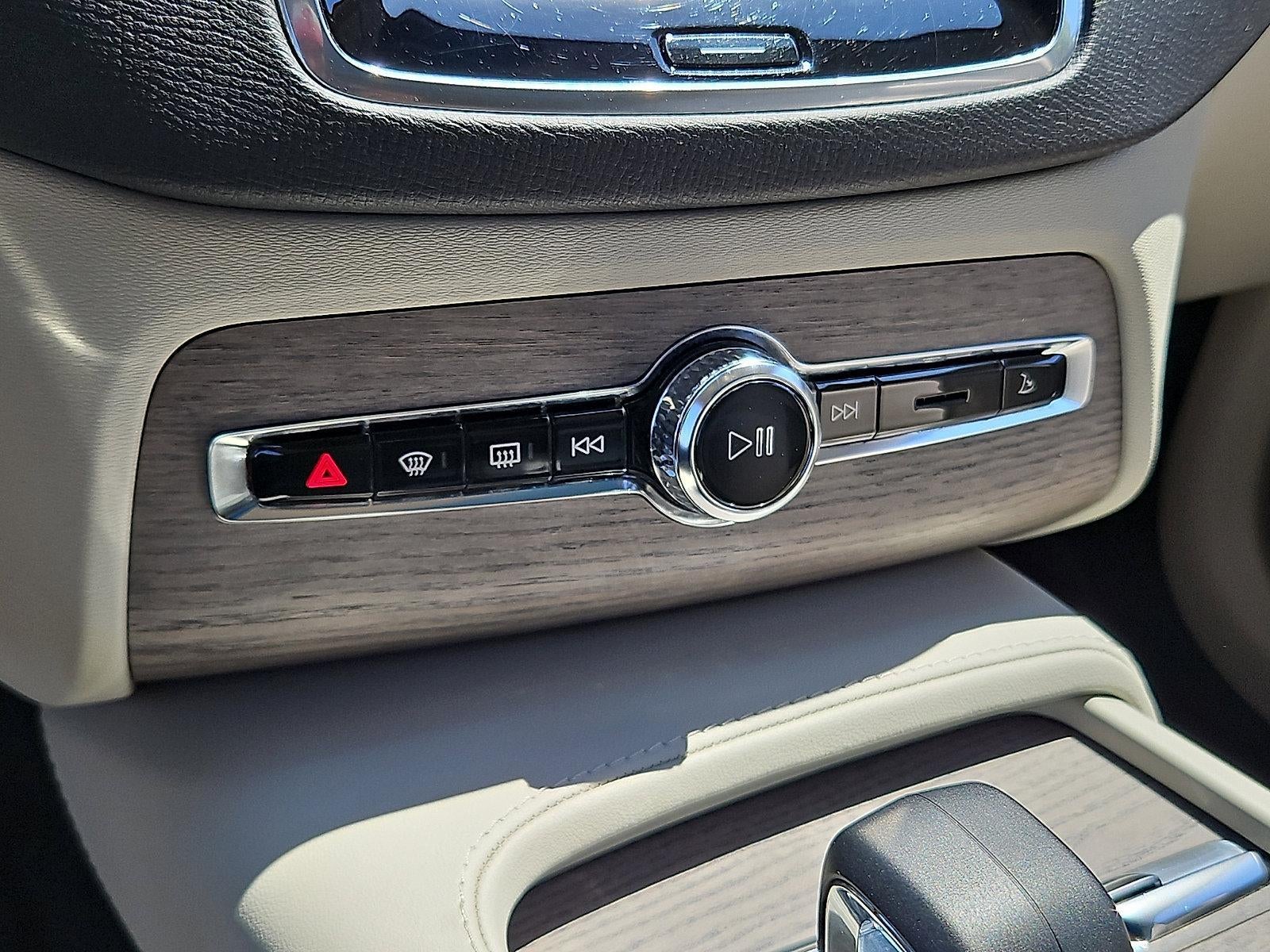 2023 Volvo XC90 B6 AWD Plus 6P