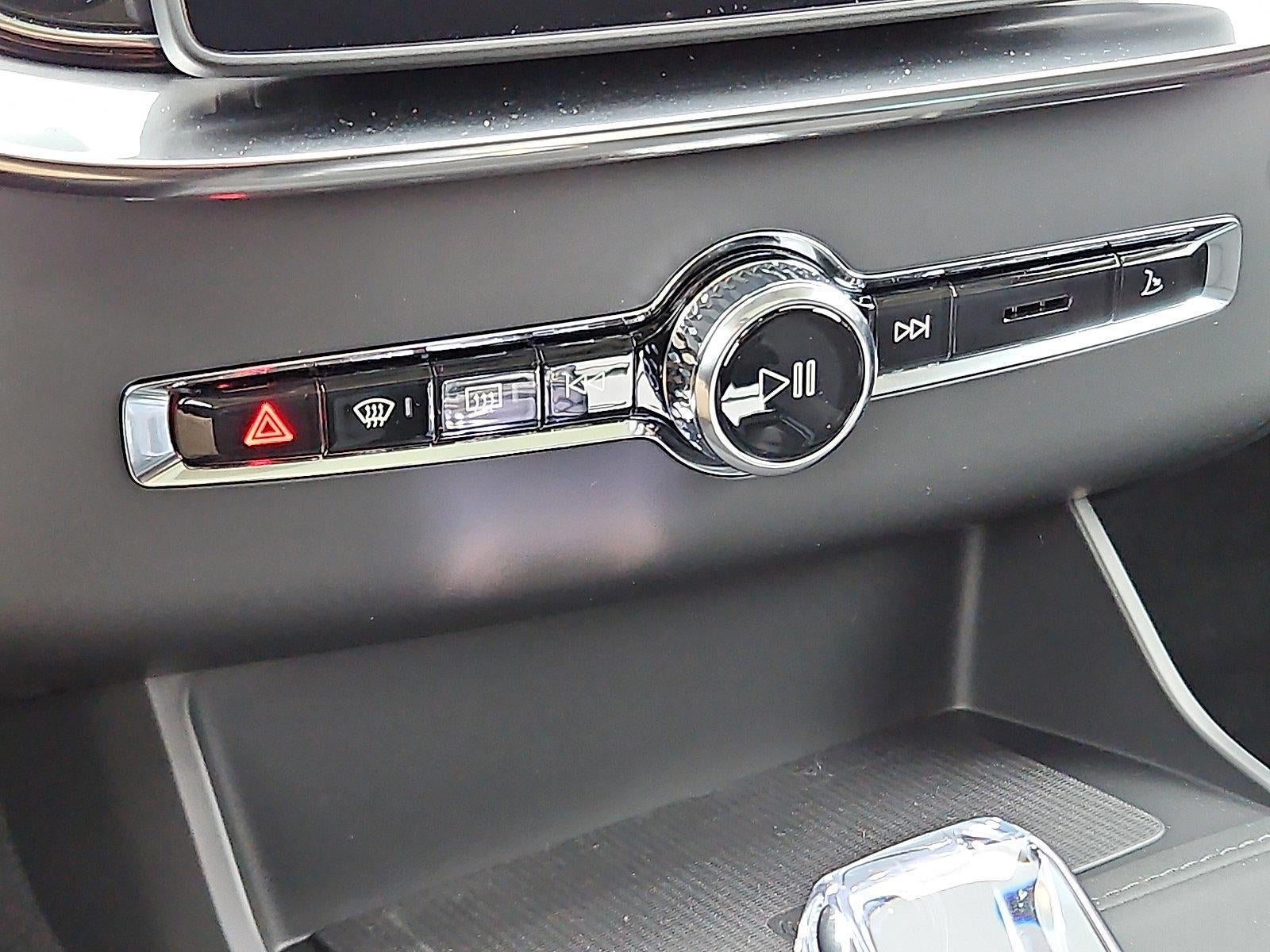 2026 Volvo XC90 B6 AWD Plus 6-Seater