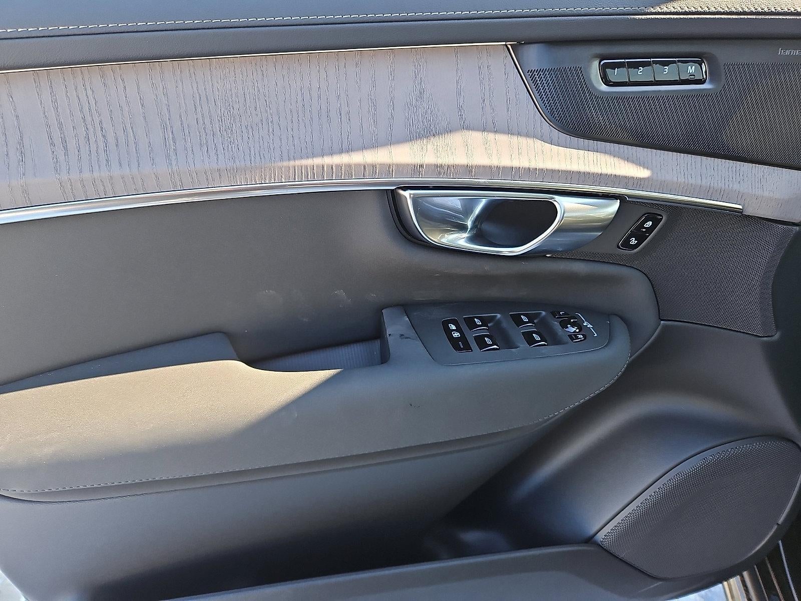 2026 Volvo XC90 B6 AWD Ultra Dark Theme 6-Seater