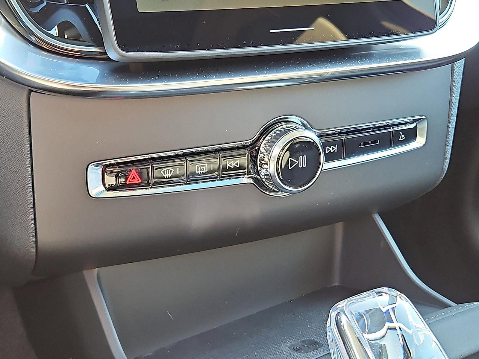 2026 Volvo XC90 B6 AWD Ultra Dark Theme 6-Seater