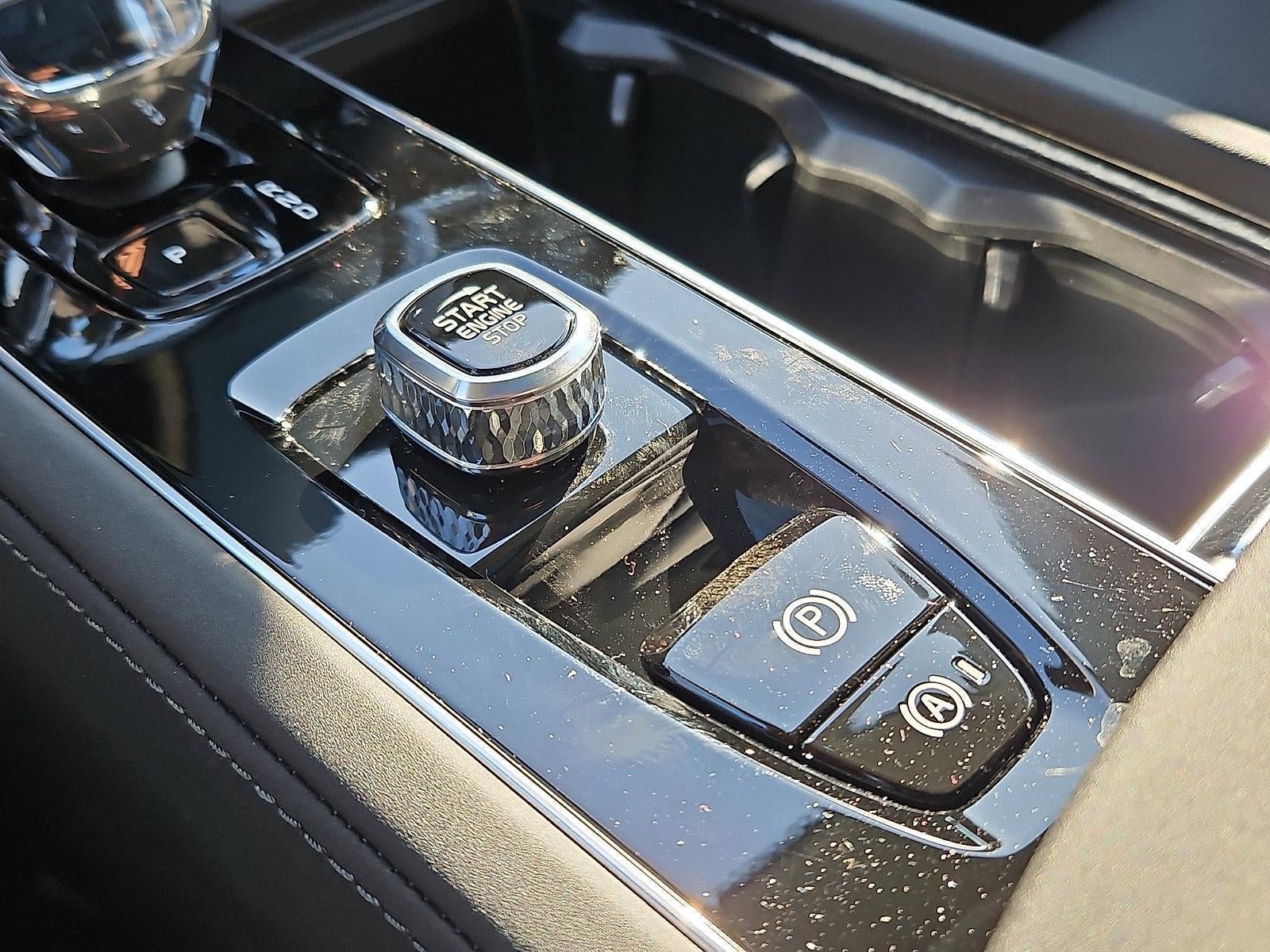 2026 Volvo XC90 B6 AWD Ultra Dark Theme 6-Seater