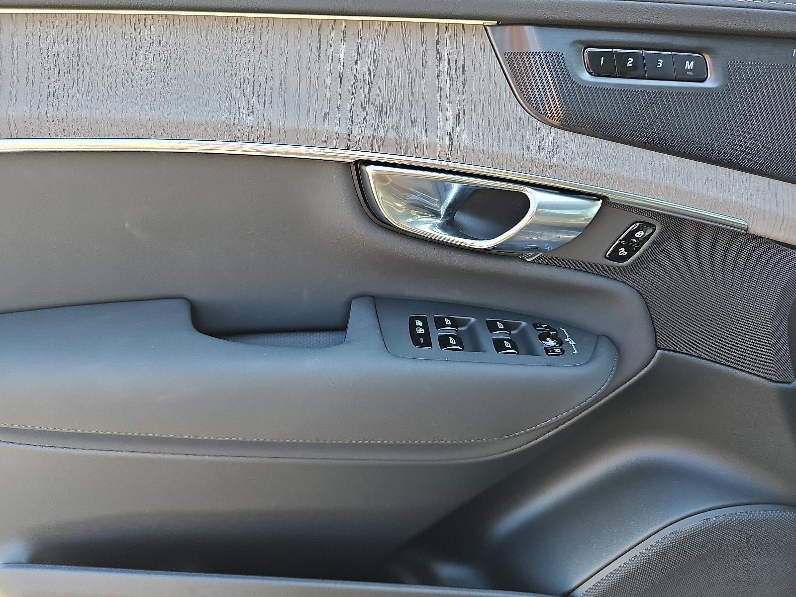 2026 Volvo XC90 B6 AWD Ultra Dark Theme 6-Seater