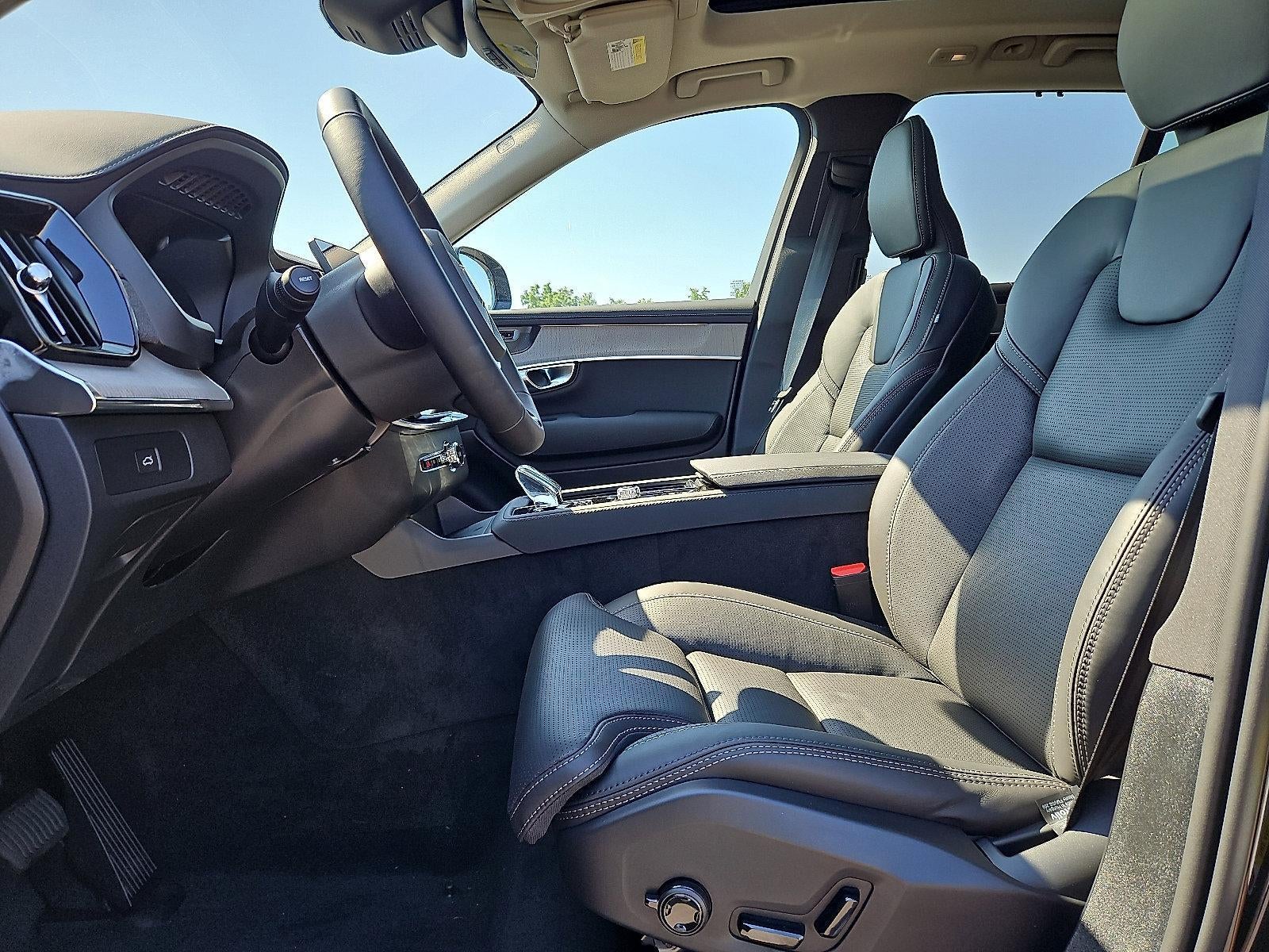 2026 Volvo XC90 B6 AWD Ultra Dark Theme 6-Seater