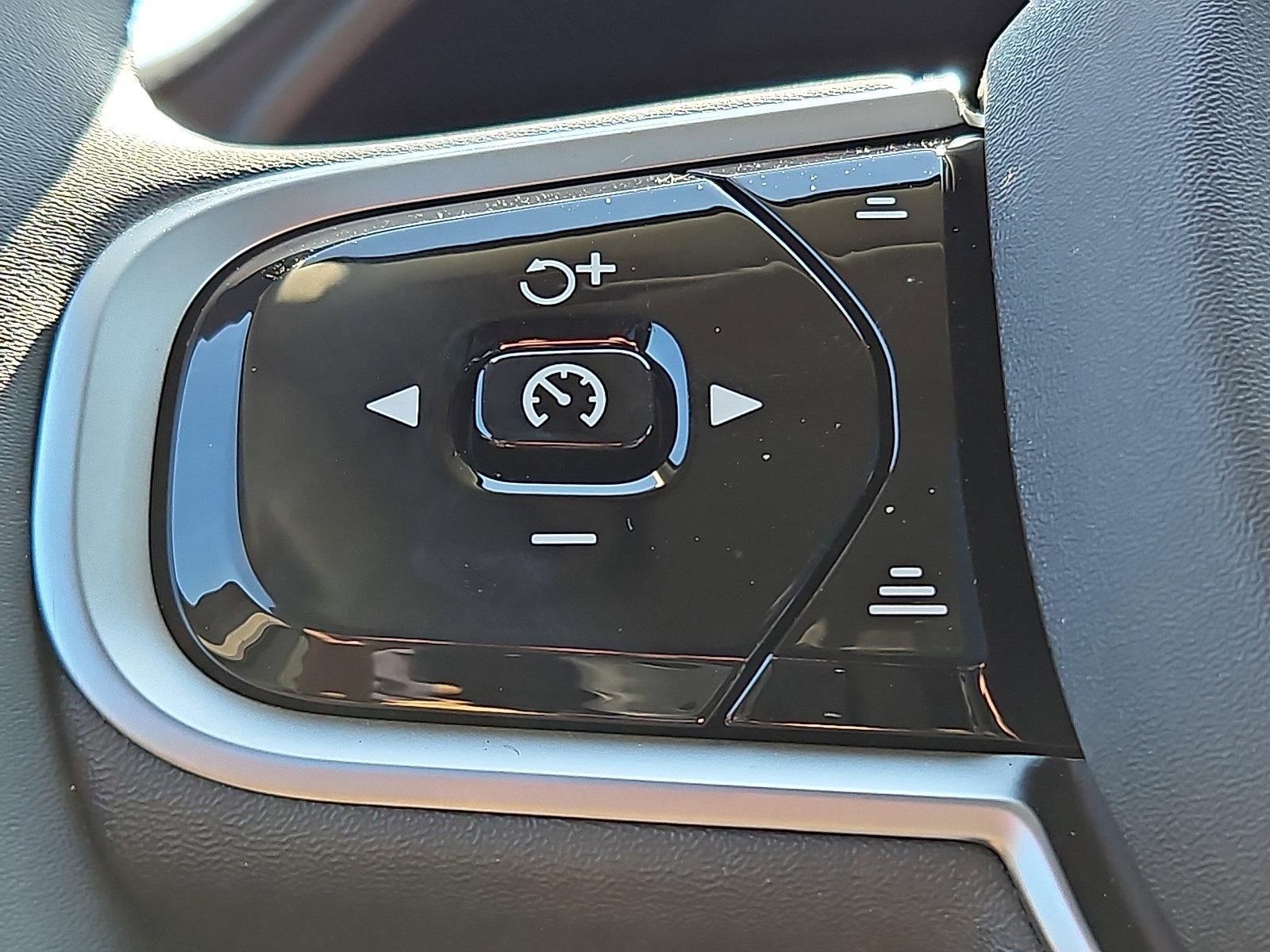 2026 Volvo XC90 B6 AWD Ultra Dark Theme 6-Seater