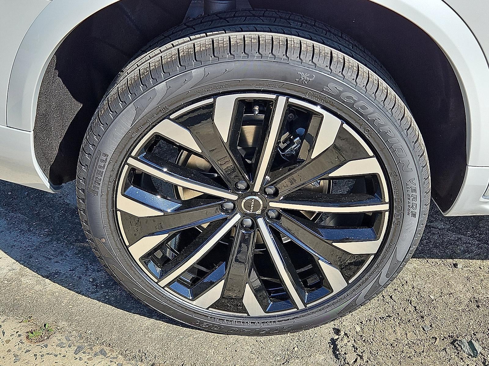 2026 Volvo XC90 B6 AWD Ultra Dark Theme 6-Seater