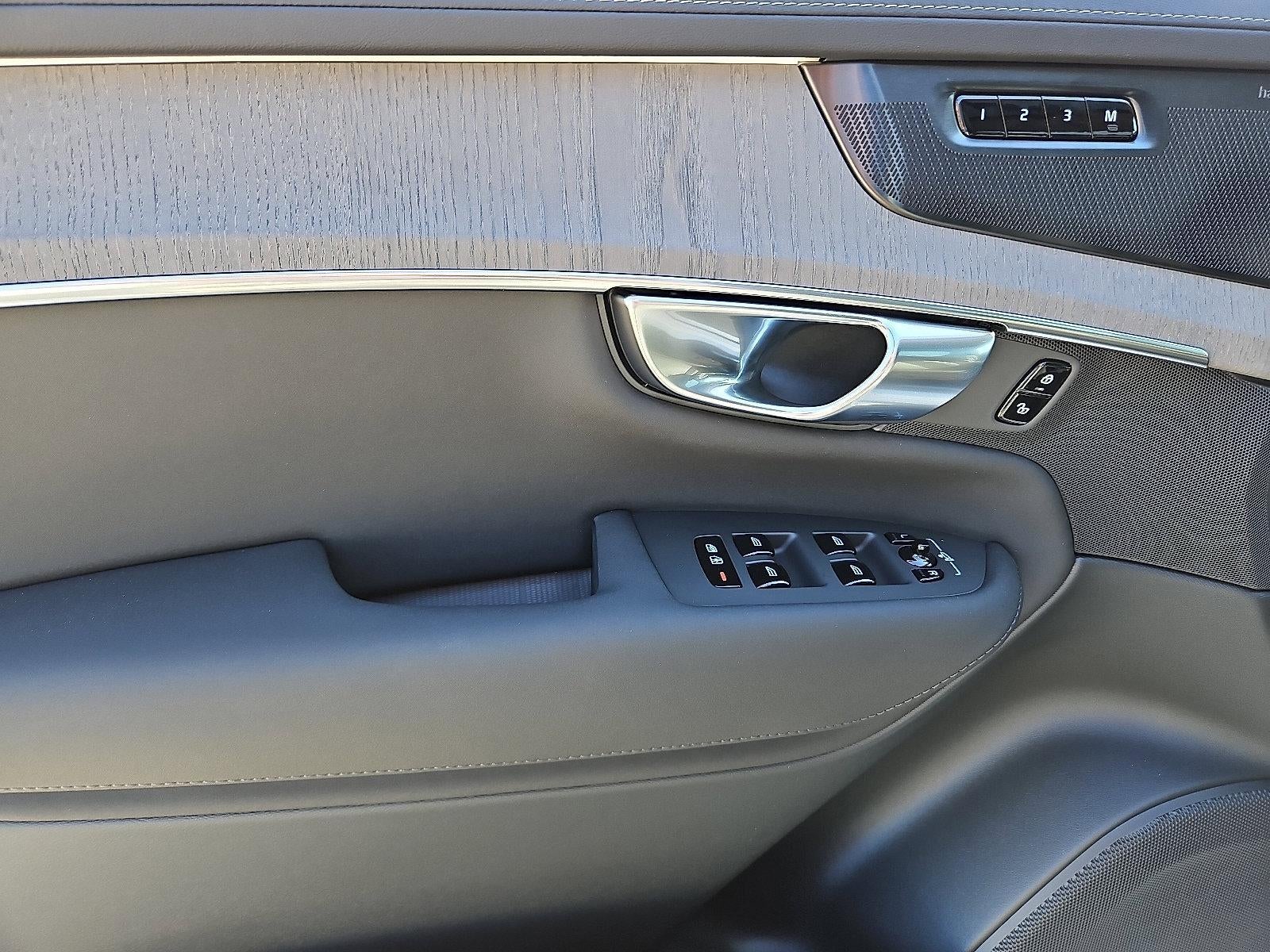 2026 Volvo XC90 B6 AWD Ultra Dark Theme 6-Seater