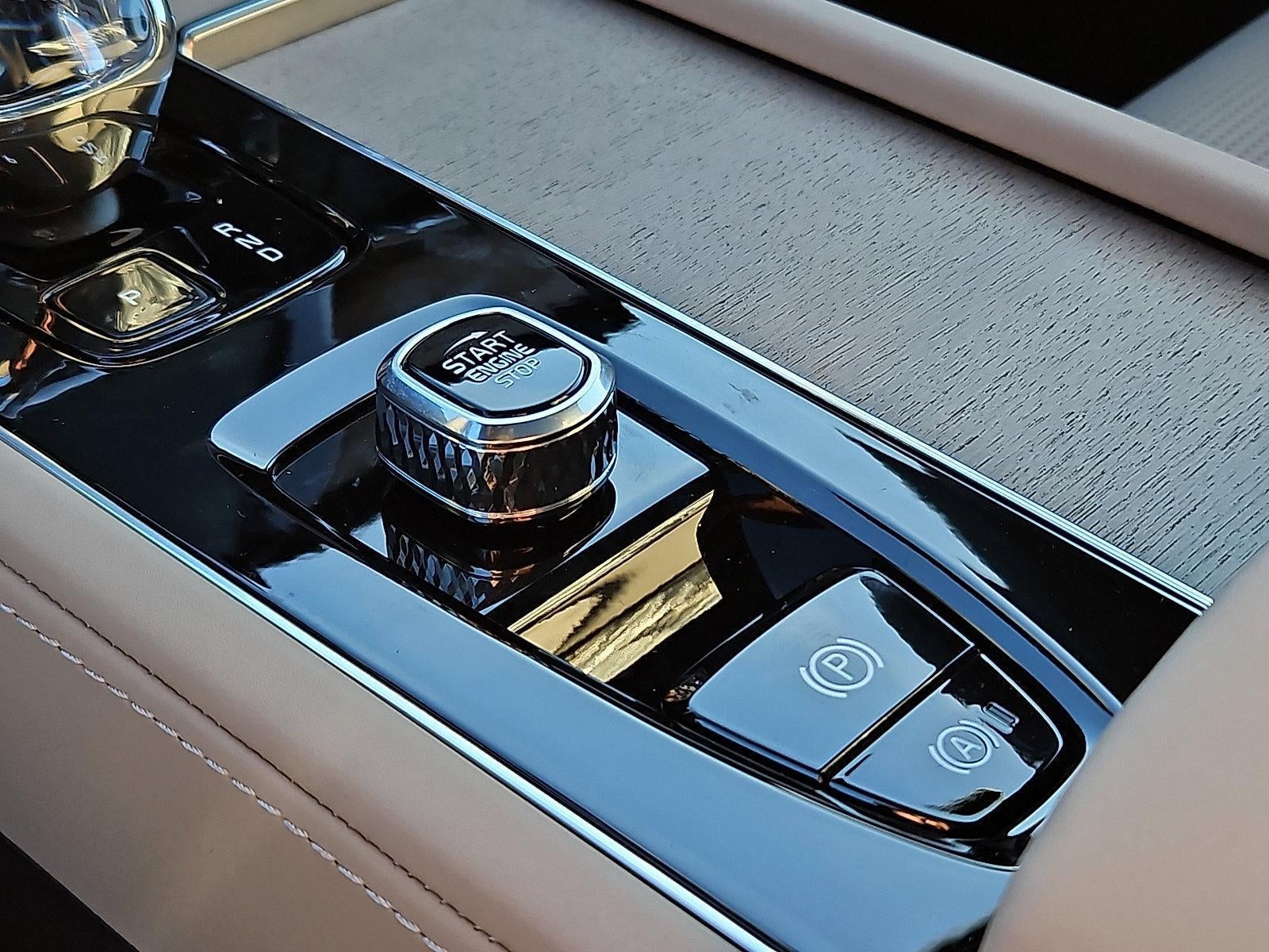 2026 Volvo XC90 B6 AWD Ultra Dark Theme 6-Seater