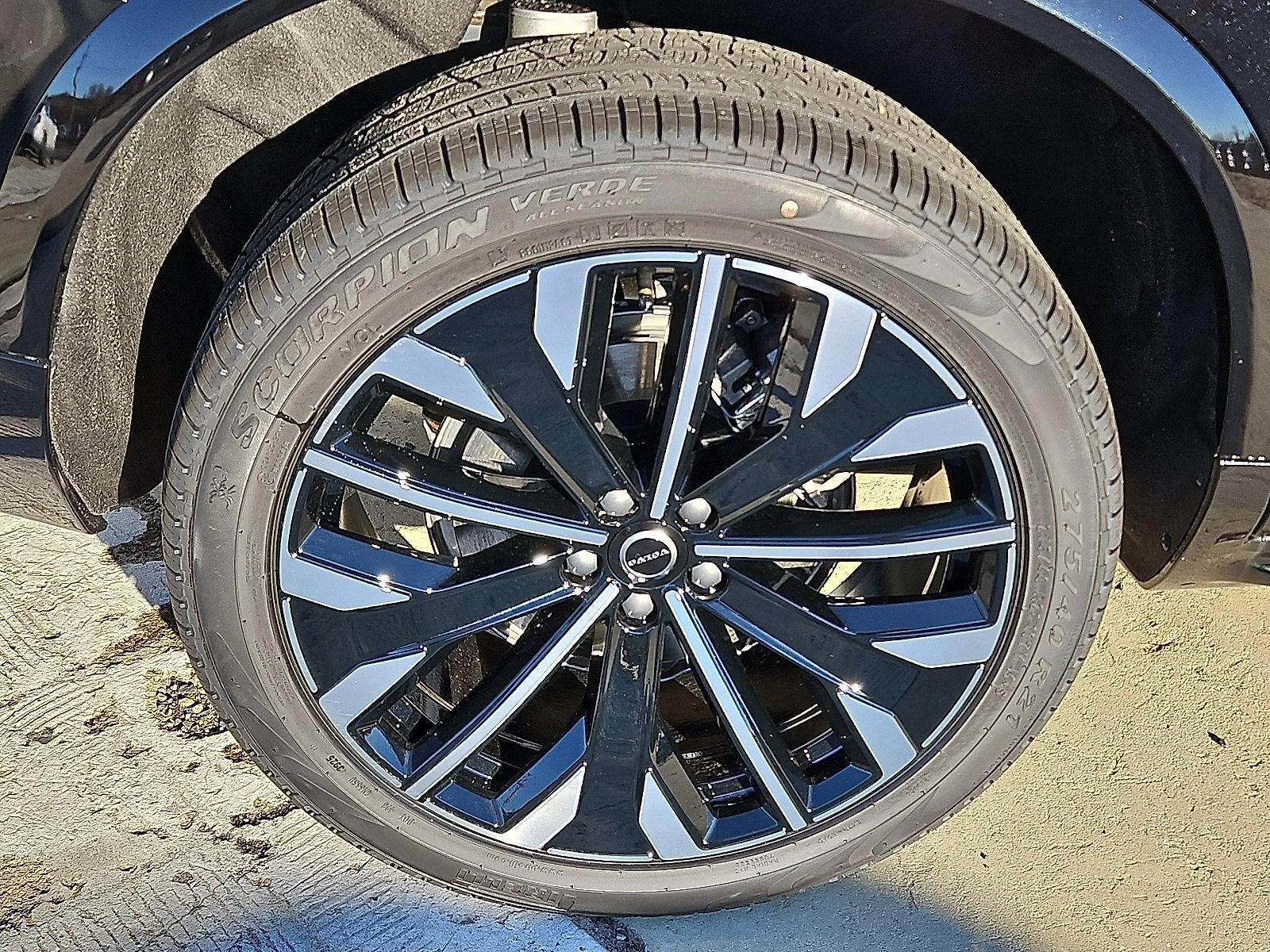 2026 Volvo XC90 B6 AWD Ultra Dark Theme 6-Seater