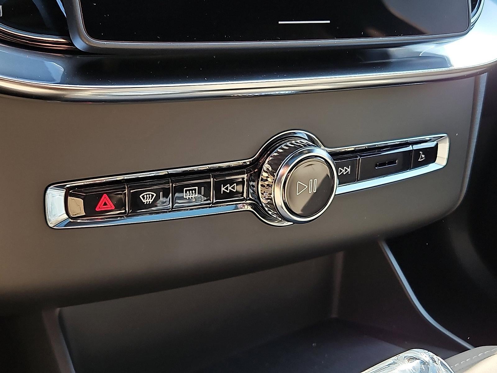 2026 Volvo XC90 B6 AWD Ultra Dark Theme 6-Seater