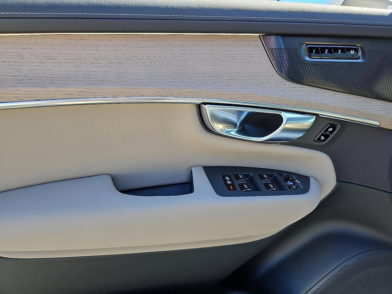 2026 Volvo XC90 B6 AWD Plus 7-Seater