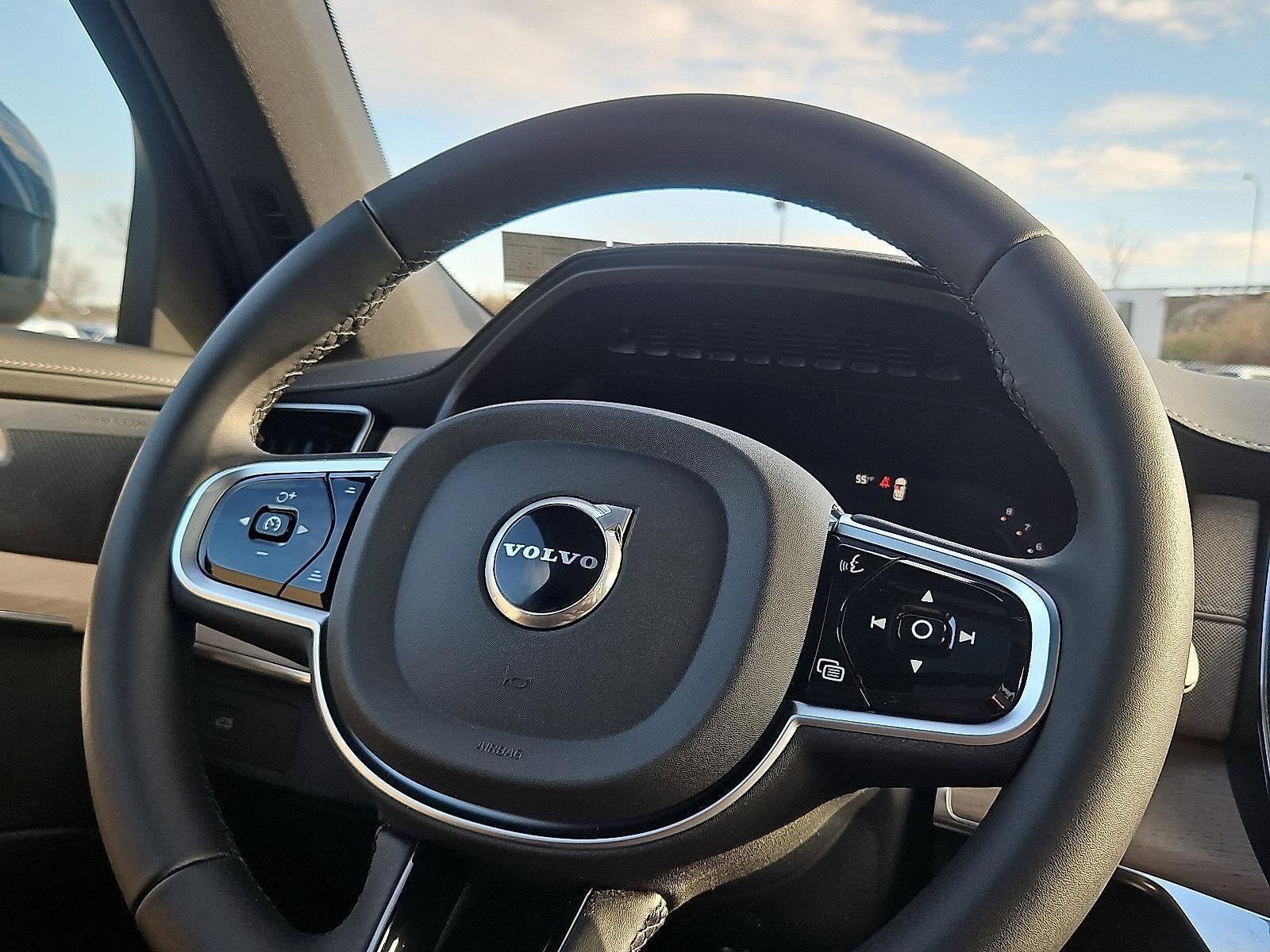 2026 Volvo XC90 B6 AWD Plus 7-Seater