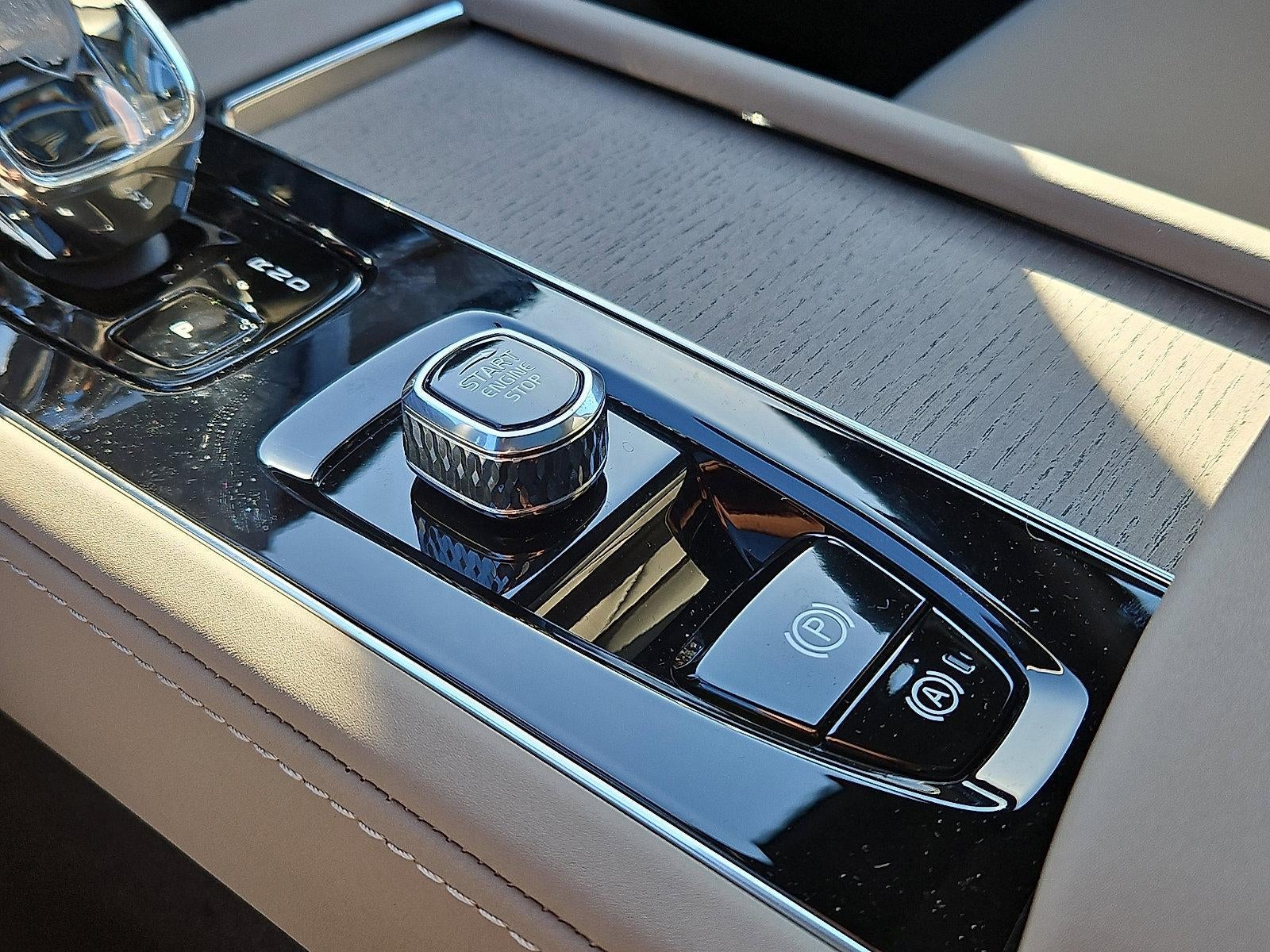 2026 Volvo XC90 B6 AWD Plus 7-Seater