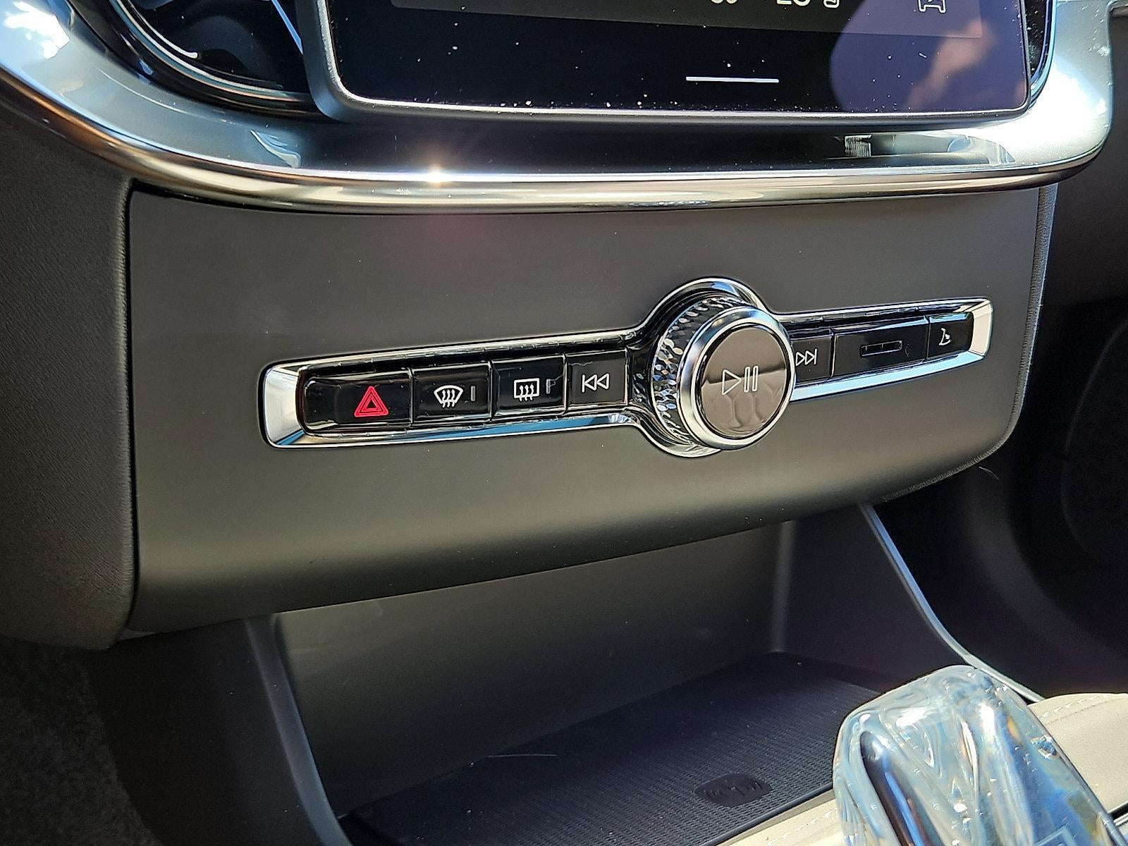 2026 Volvo XC90 B6 AWD Plus 7-Seater