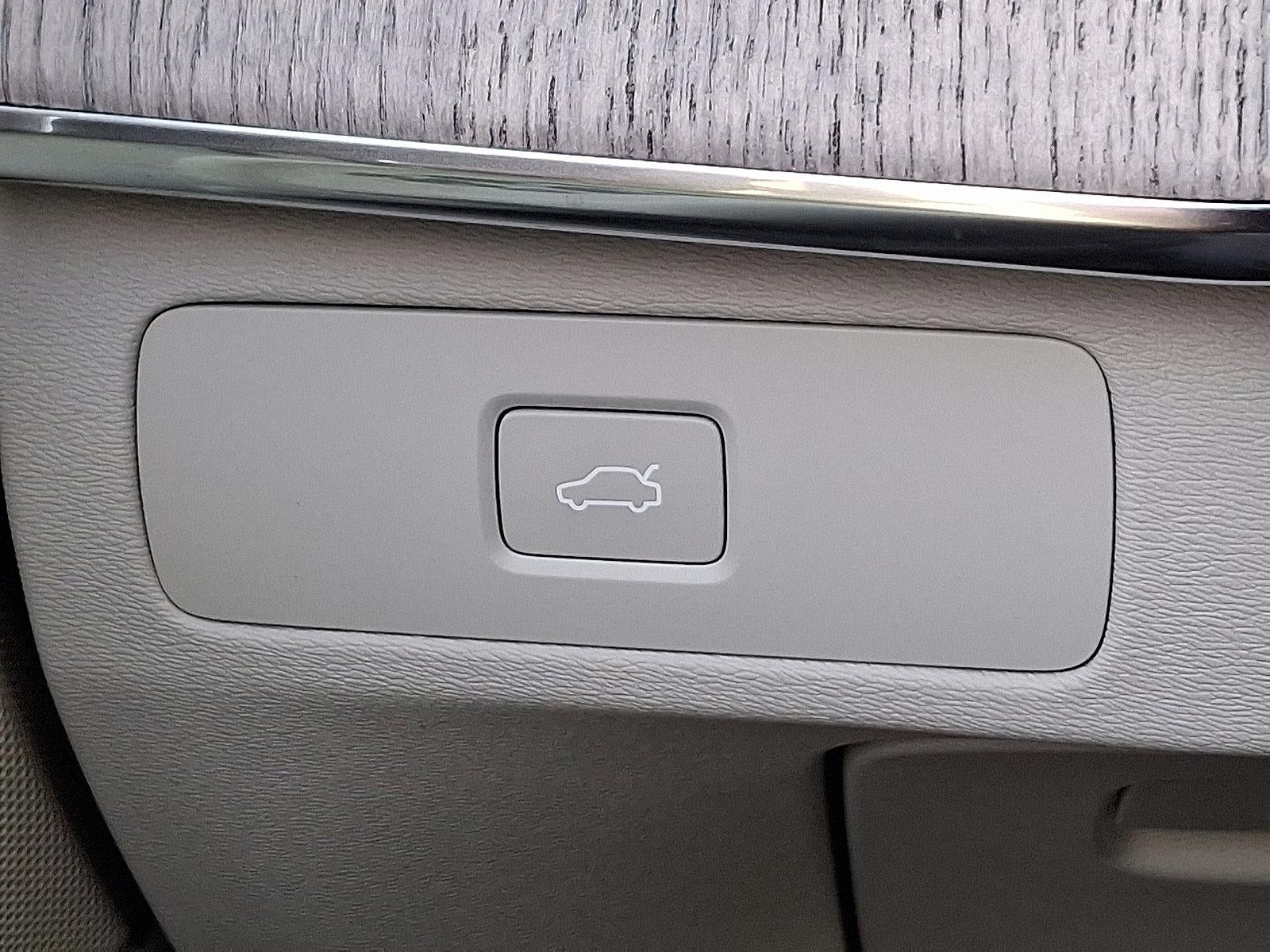 2024 Volvo XC90 B6 AWD Plus Bright Theme 7P