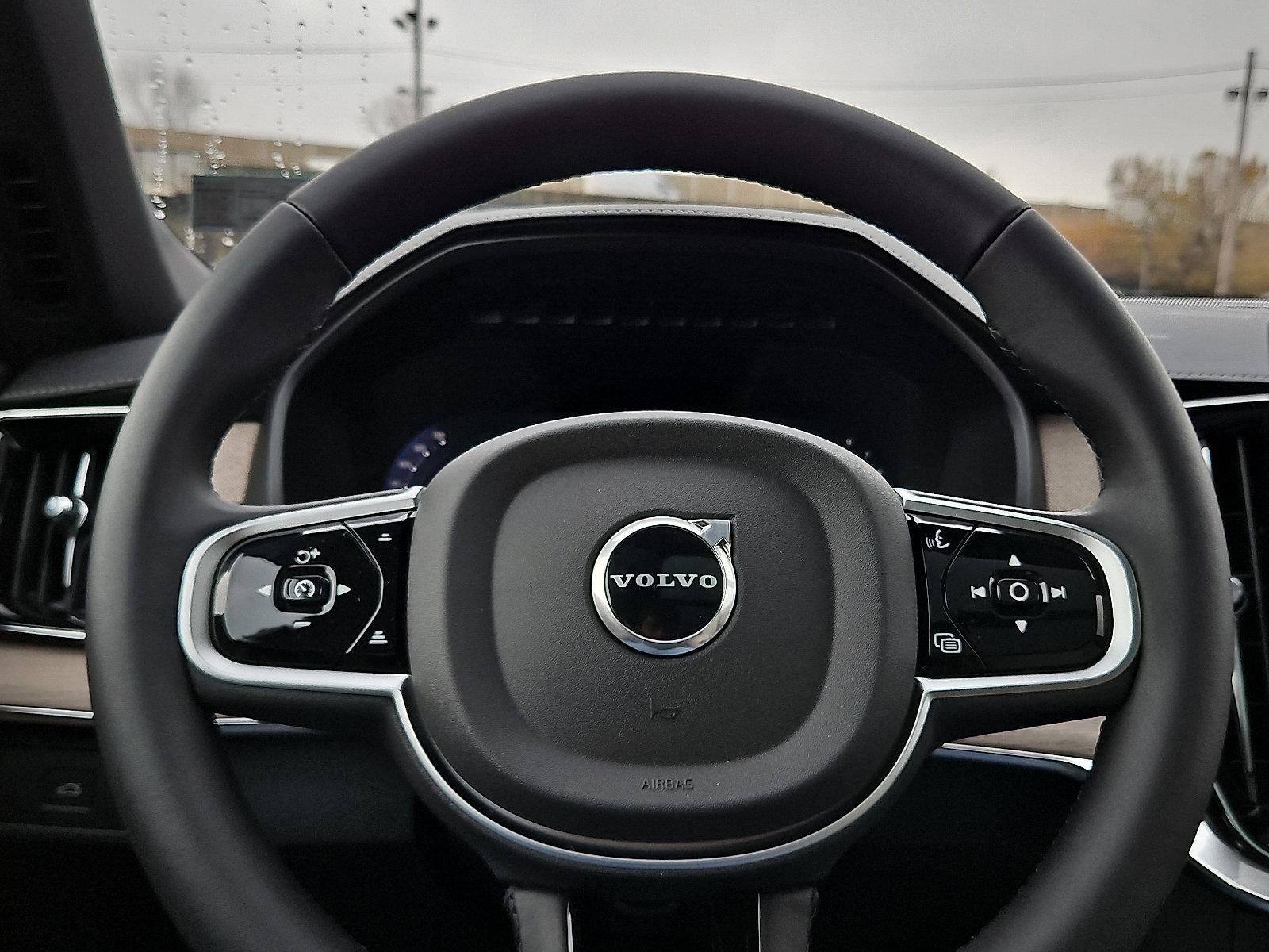 2026 Volvo XC90 B6 AWD Plus 7-Seater