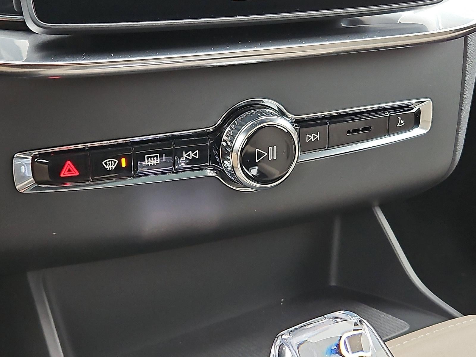 2026 Volvo XC90 B6 AWD Plus 7-Seater