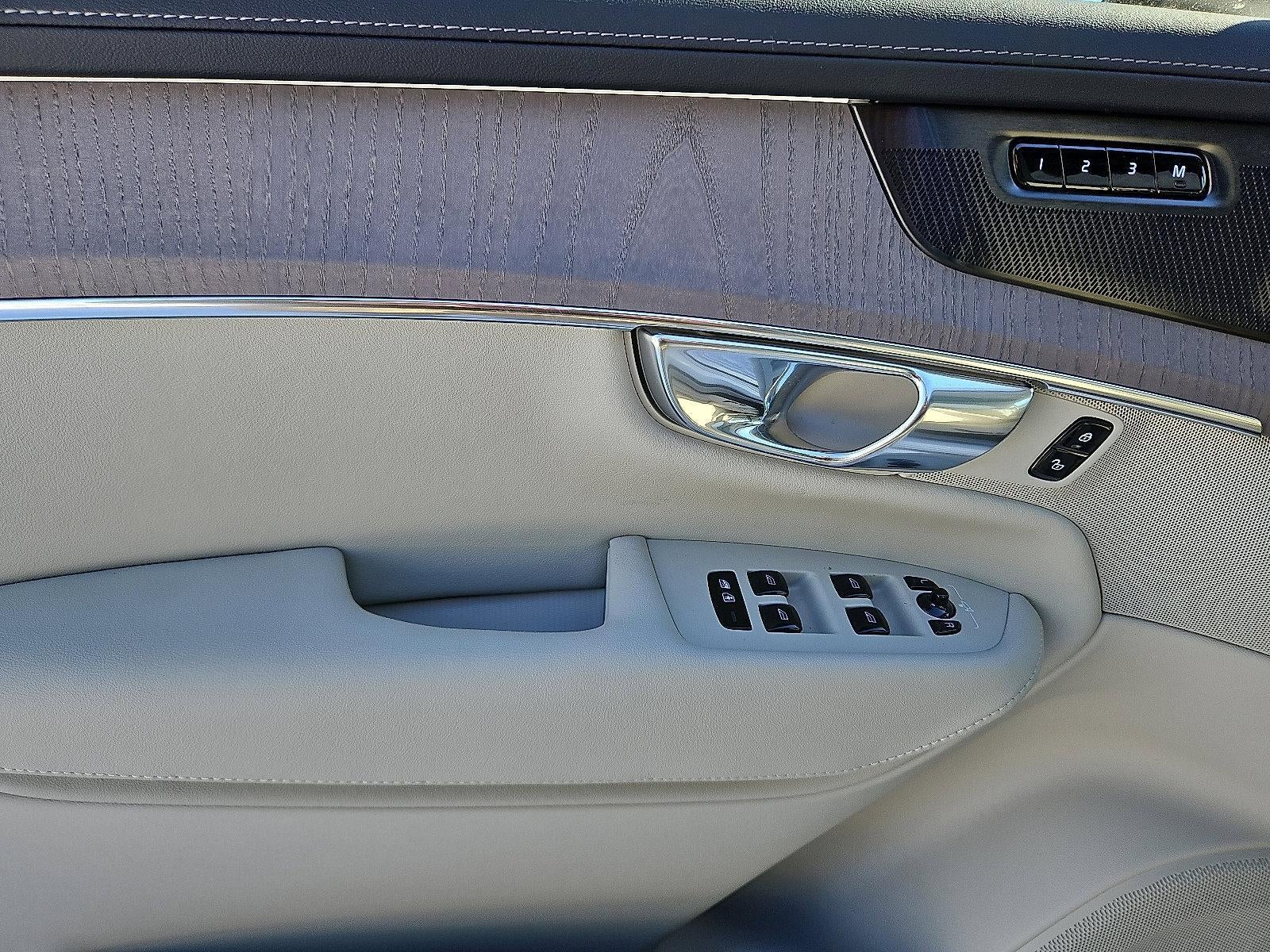 2026 Volvo XC90 B6 AWD Ultra Dark Theme 7-Seater