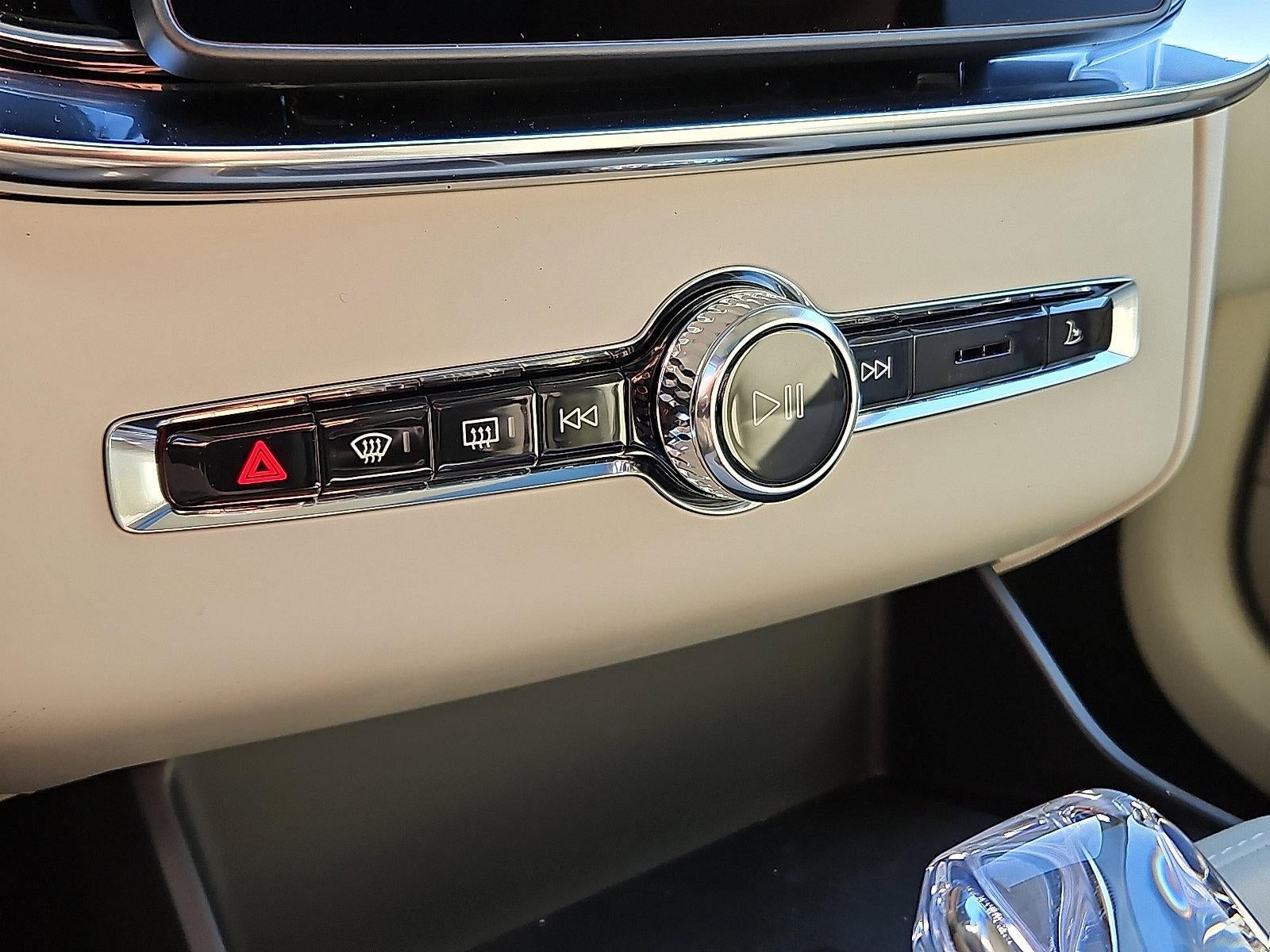 2026 Volvo XC90 B6 AWD Ultra Dark Theme 7-Seater