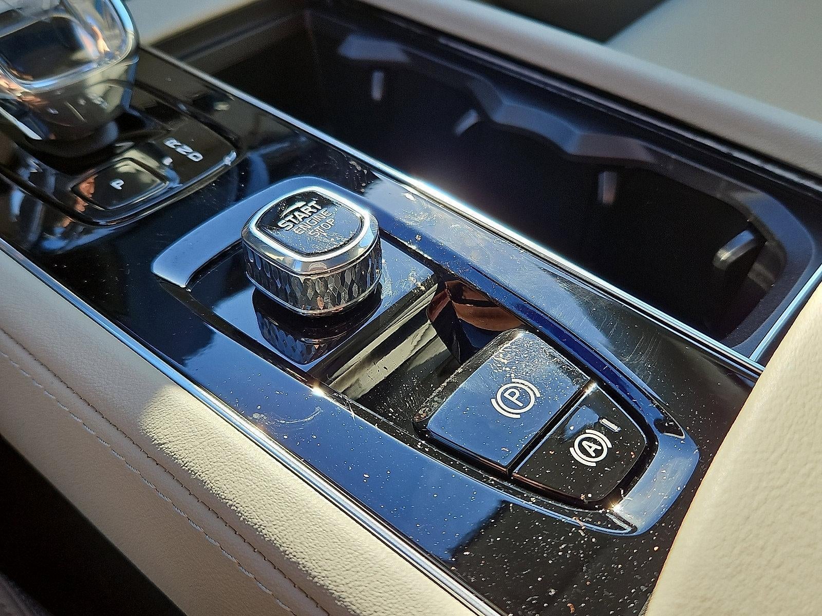 2026 Volvo XC90 B6 AWD Ultra Dark Theme 7-Seater