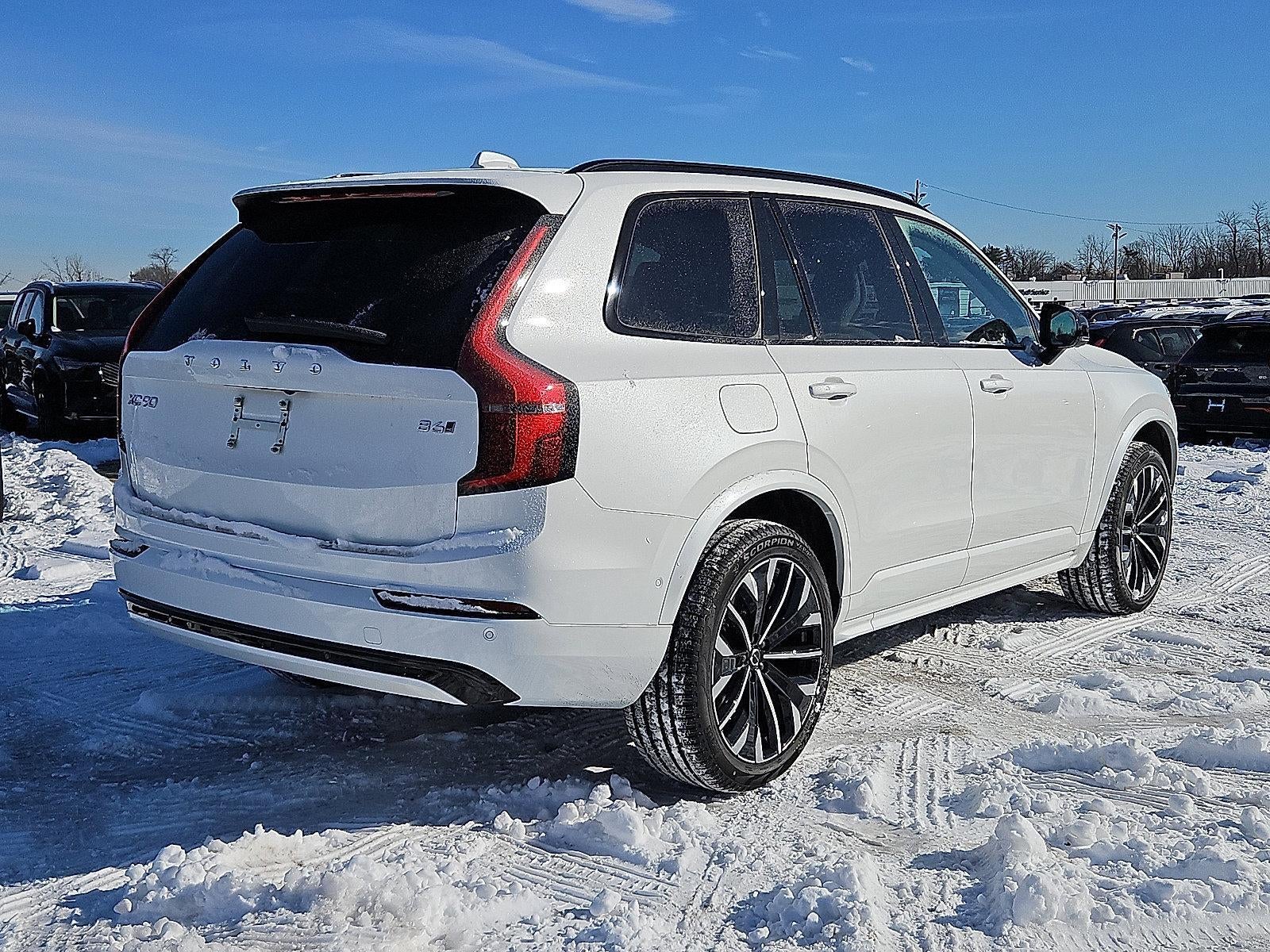 2026 Volvo XC90 B6 AWD Ultra Dark Theme 7-Seater