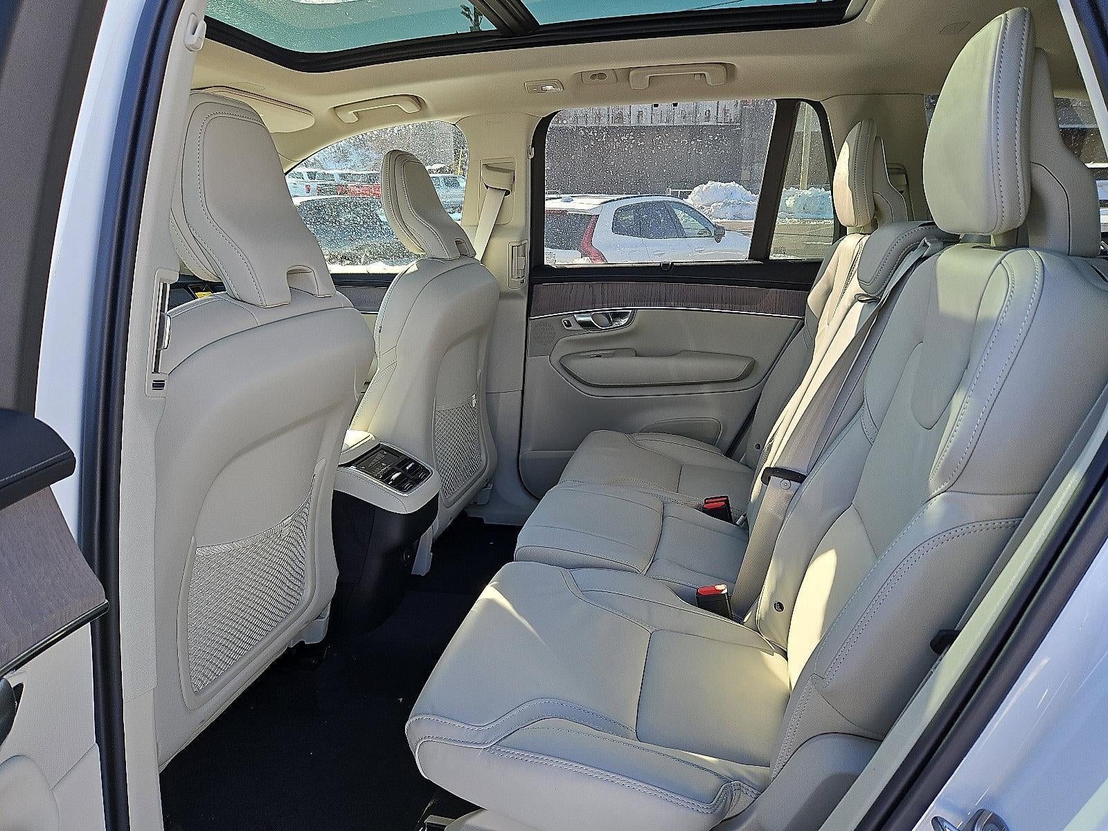 2026 Volvo XC90 B6 AWD Ultra Dark Theme 7-Seater