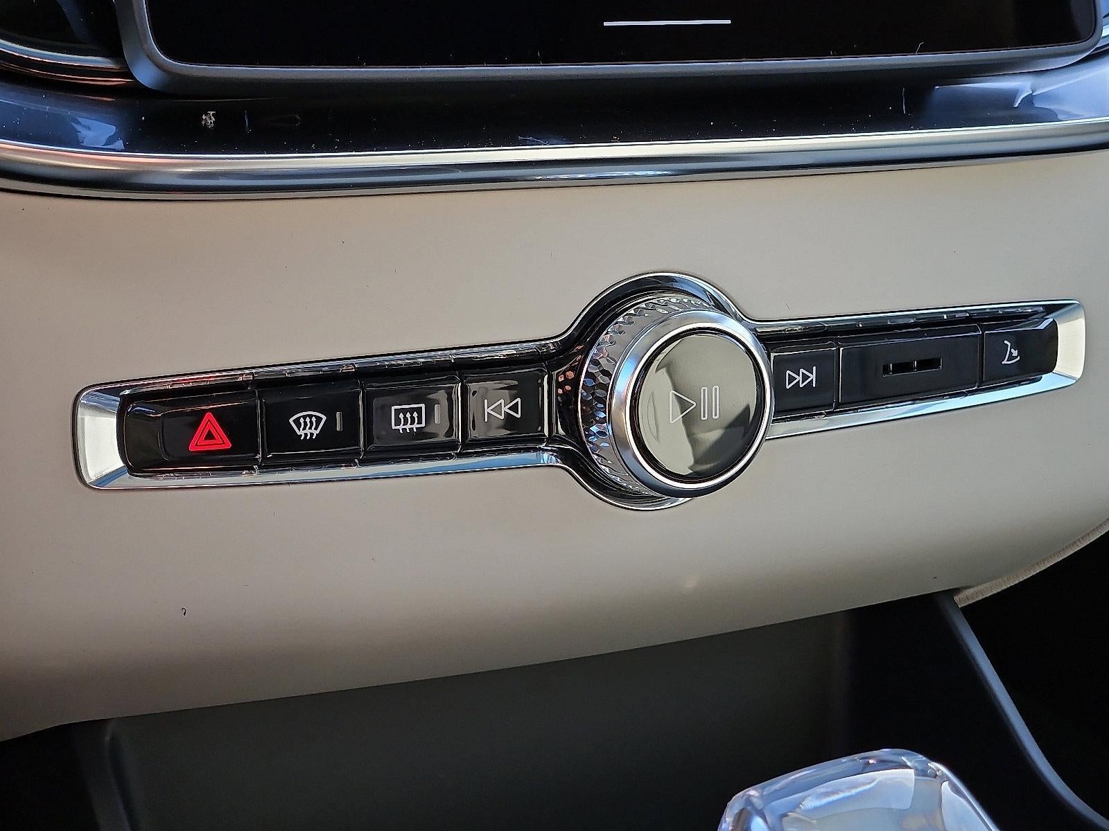 2026 Volvo XC90 B6 AWD Ultra Dark Theme 7-Seater