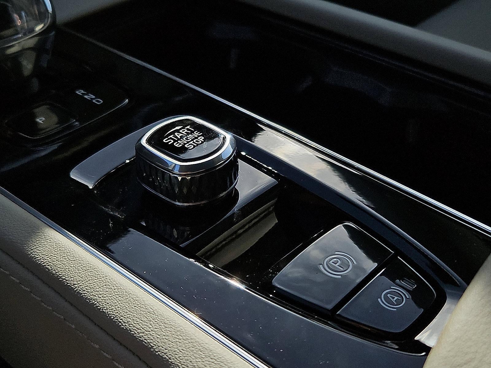 2026 Volvo XC90 B6 AWD Ultra Dark Theme 7-Seater