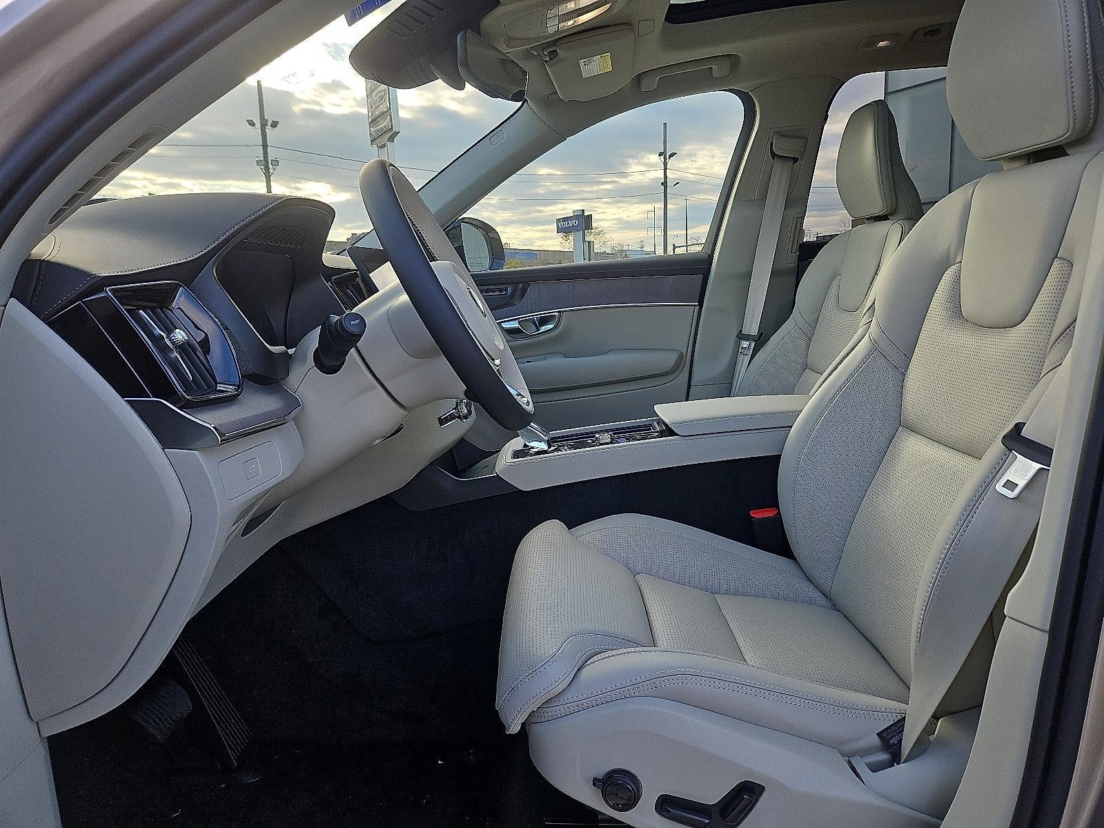 2026 Volvo XC90 B6 AWD Ultra Dark Theme 7-Seater