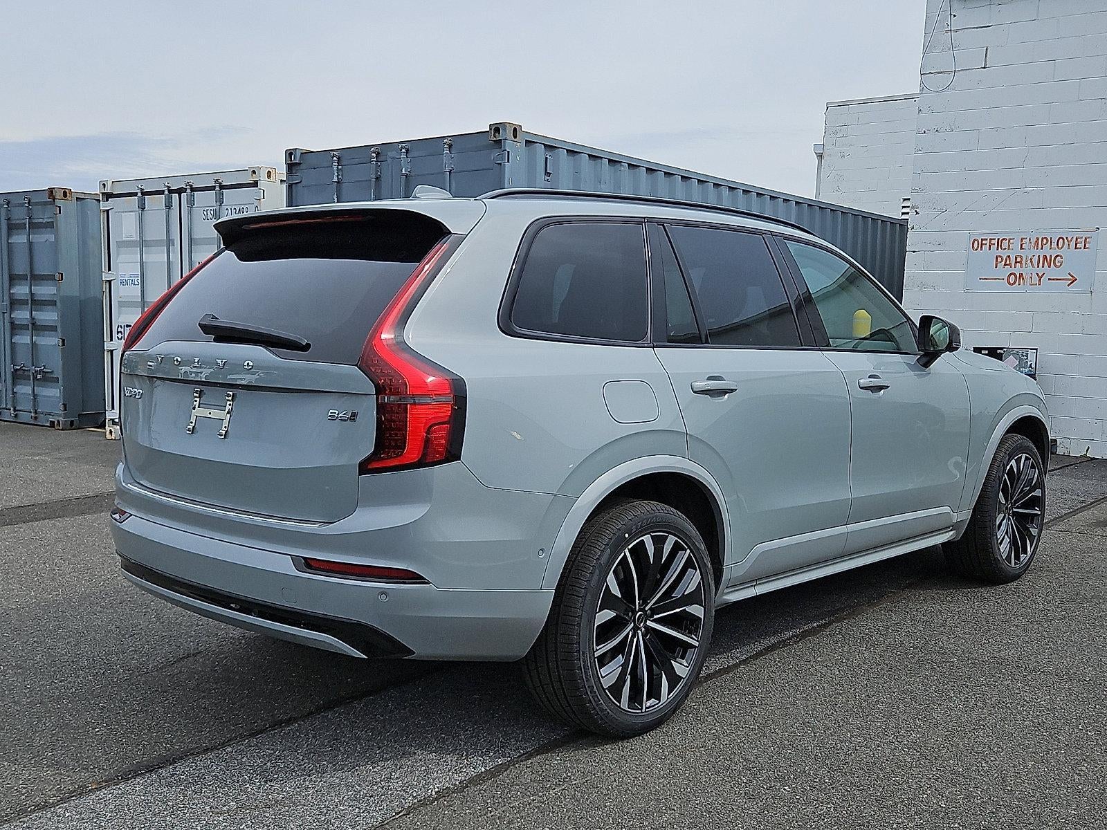 2026 Volvo XC90 B6 AWD Ultra Dark Theme 7-Seater
