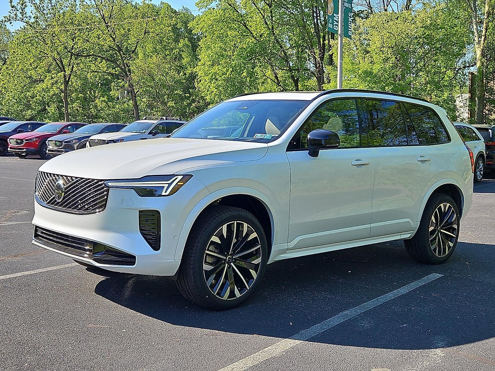 2026 Volvo XC90 B6 AWD Ultra Dark Theme 7-Seater