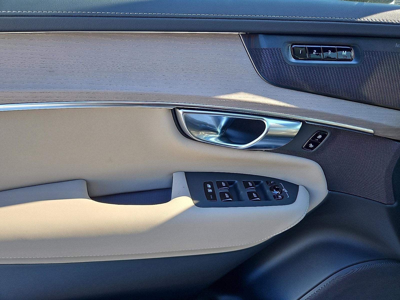 2026 Volvo XC90 B6 AWD Ultra Dark Theme 7-Seater