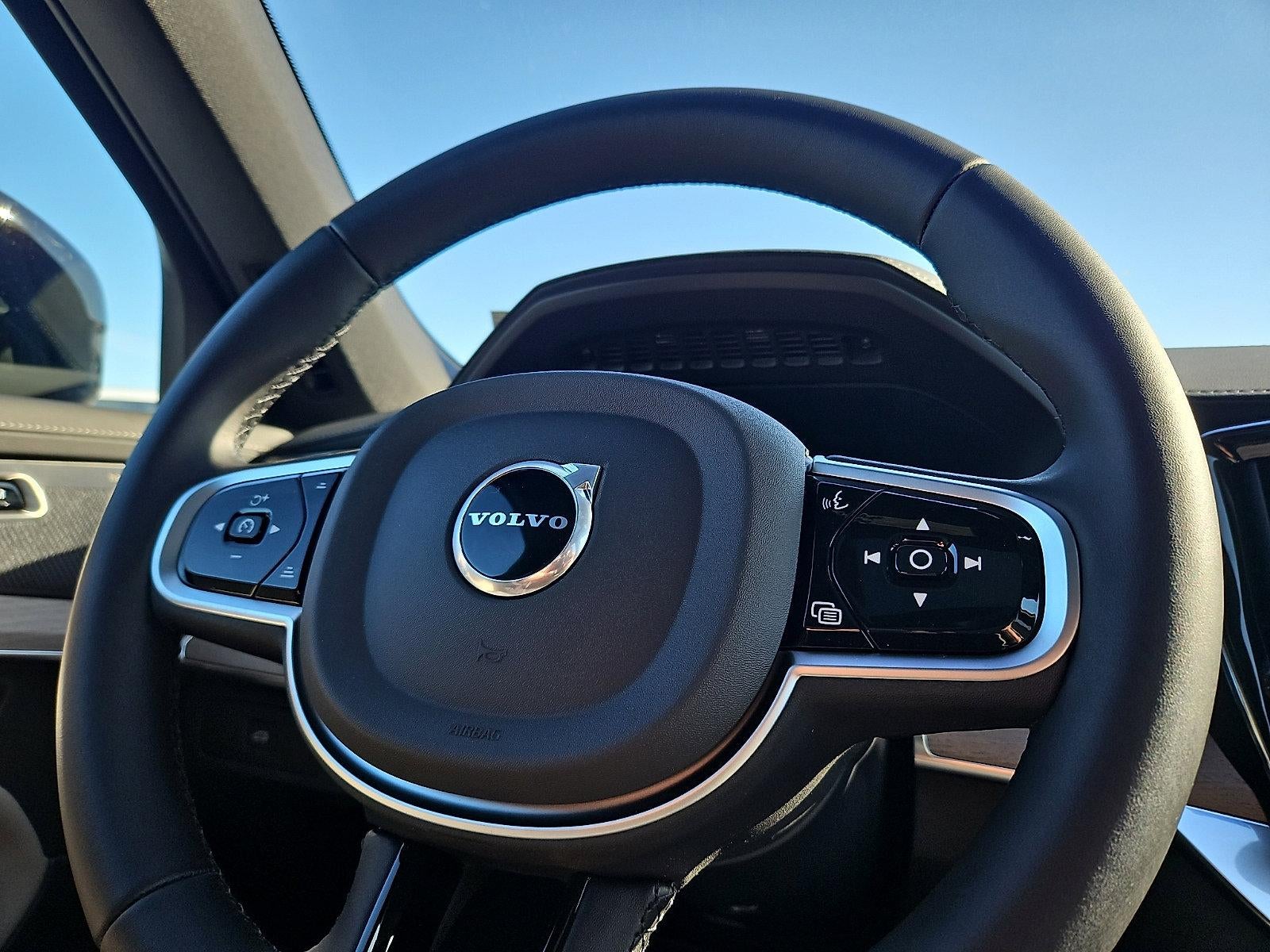 2026 Volvo XC90 B6 AWD Ultra Dark Theme 7-Seater