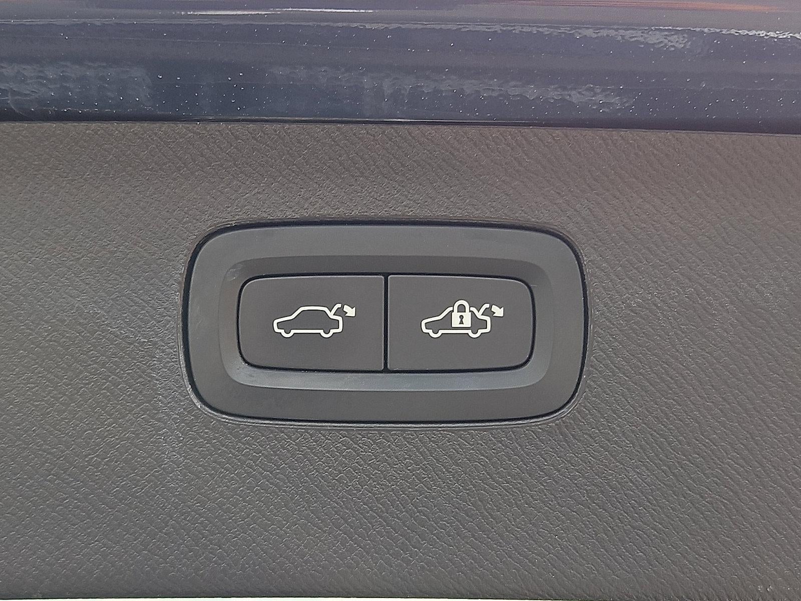 2023 Volvo XC90 B6 AWD Plus 7P