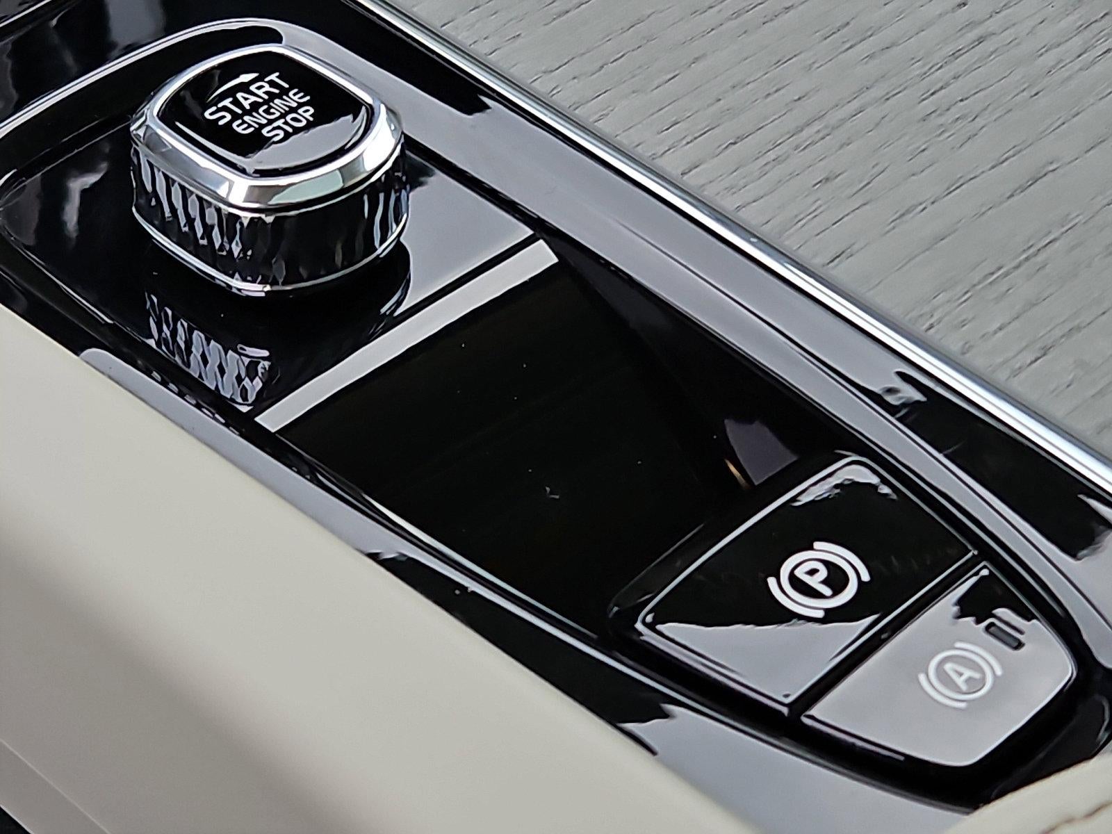 2023 Volvo XC60 B6 AWD Ultimate Bright Theme