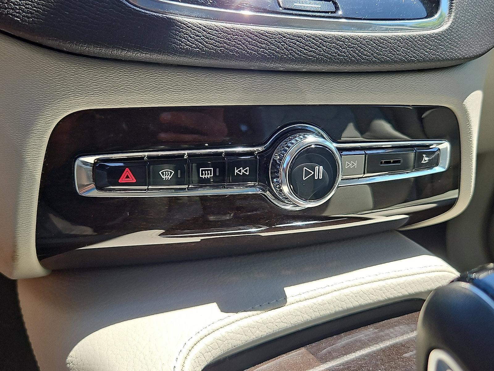 2019 Volvo XC90 T6 AWD Momentum