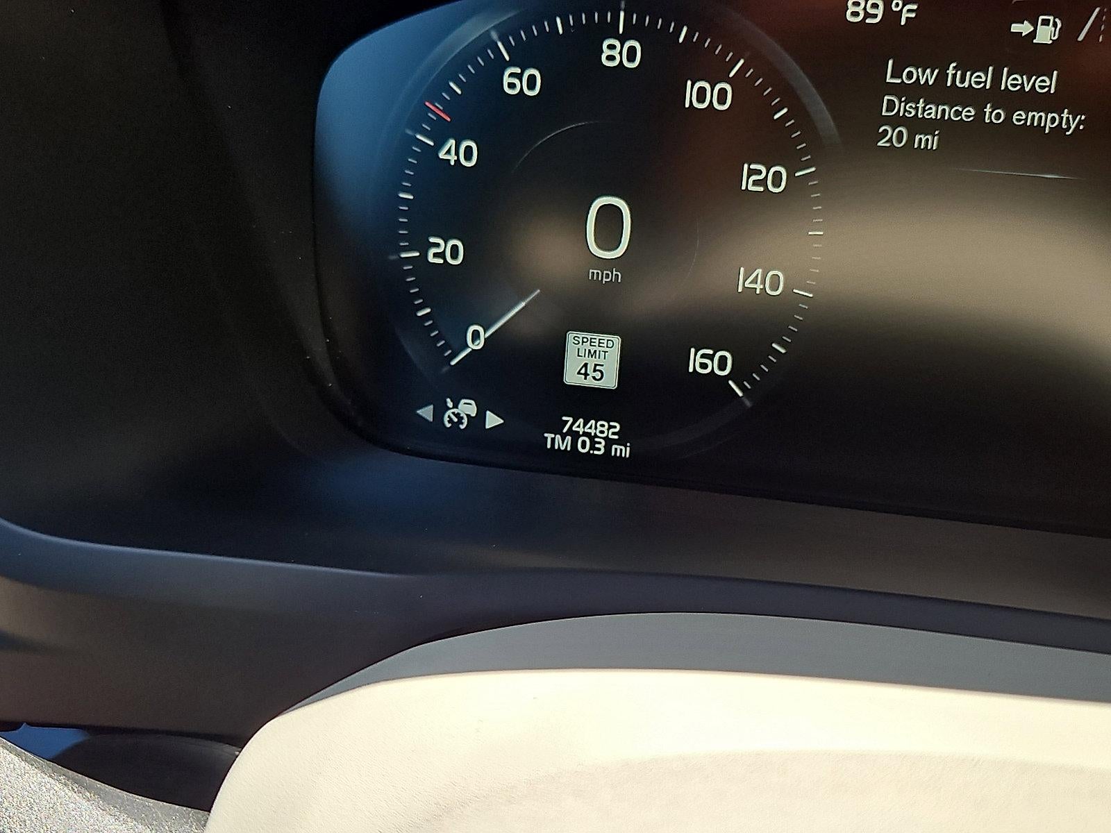 2019 Volvo XC90 T6 AWD Momentum