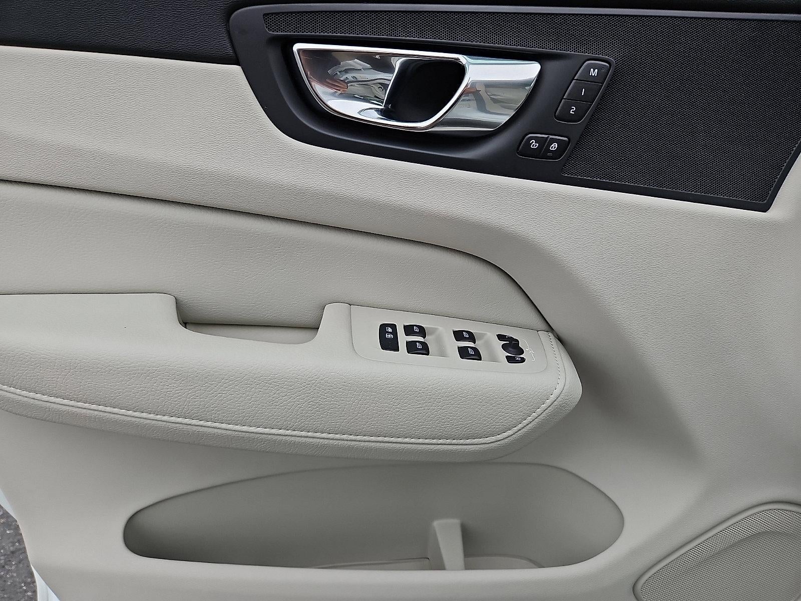 2020 Volvo XC60 T6 AWD Momentum