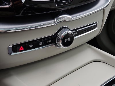 2020 Volvo XC60 T6 AWD Momentum