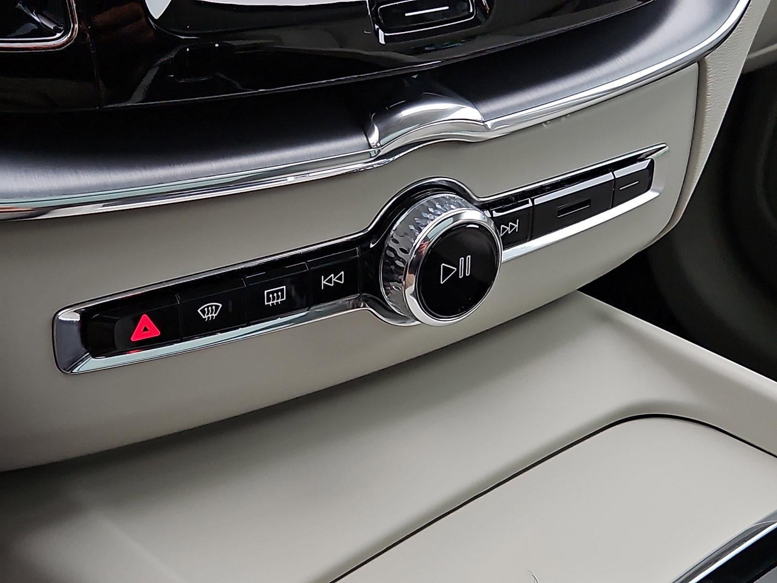 2020 Volvo XC60 T6 AWD Momentum