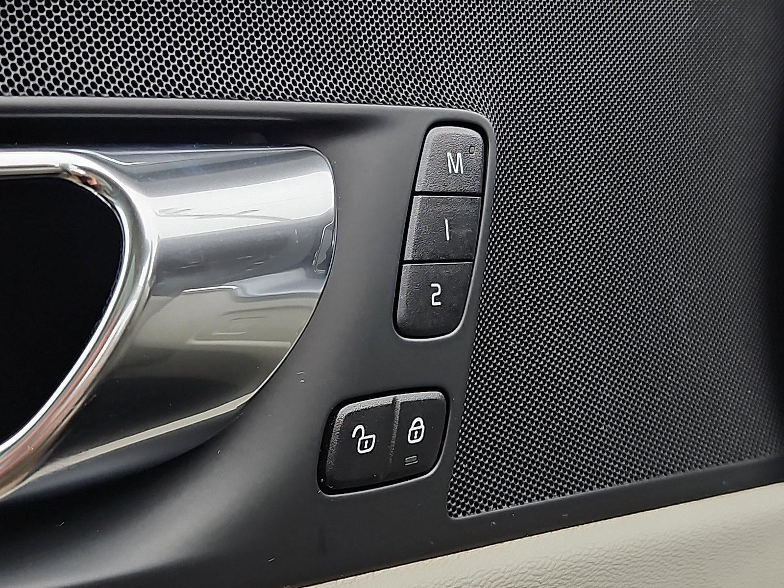 2020 Volvo XC60 T6 AWD Momentum