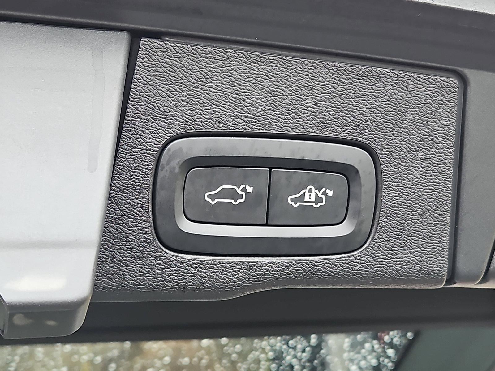 2020 Volvo XC60 T6 AWD Momentum