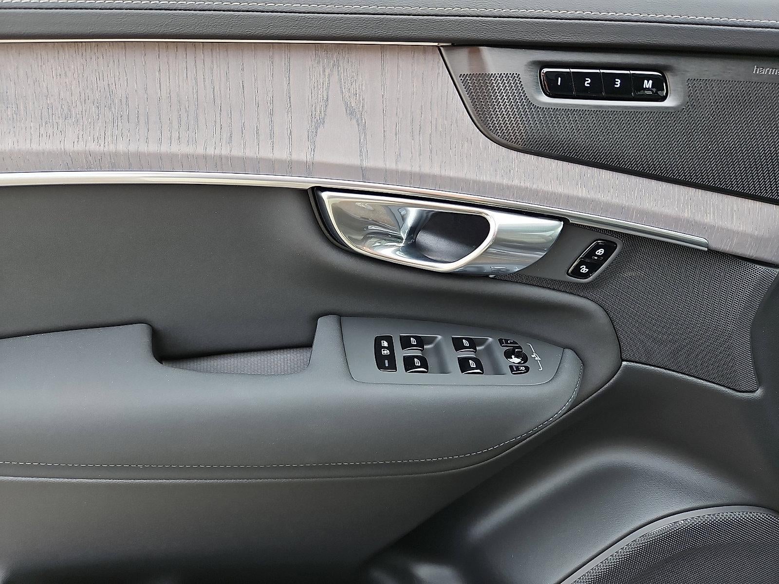 2026 Volvo XC90 Plug-In Hybrid T8 AWD Ultra Dark Theme 6-Seater