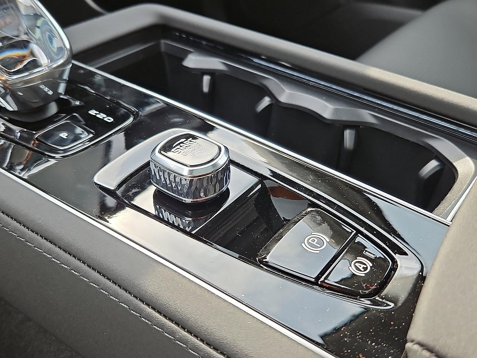 2026 Volvo XC90 Plug-In Hybrid T8 AWD Ultra Dark Theme 6-Seater