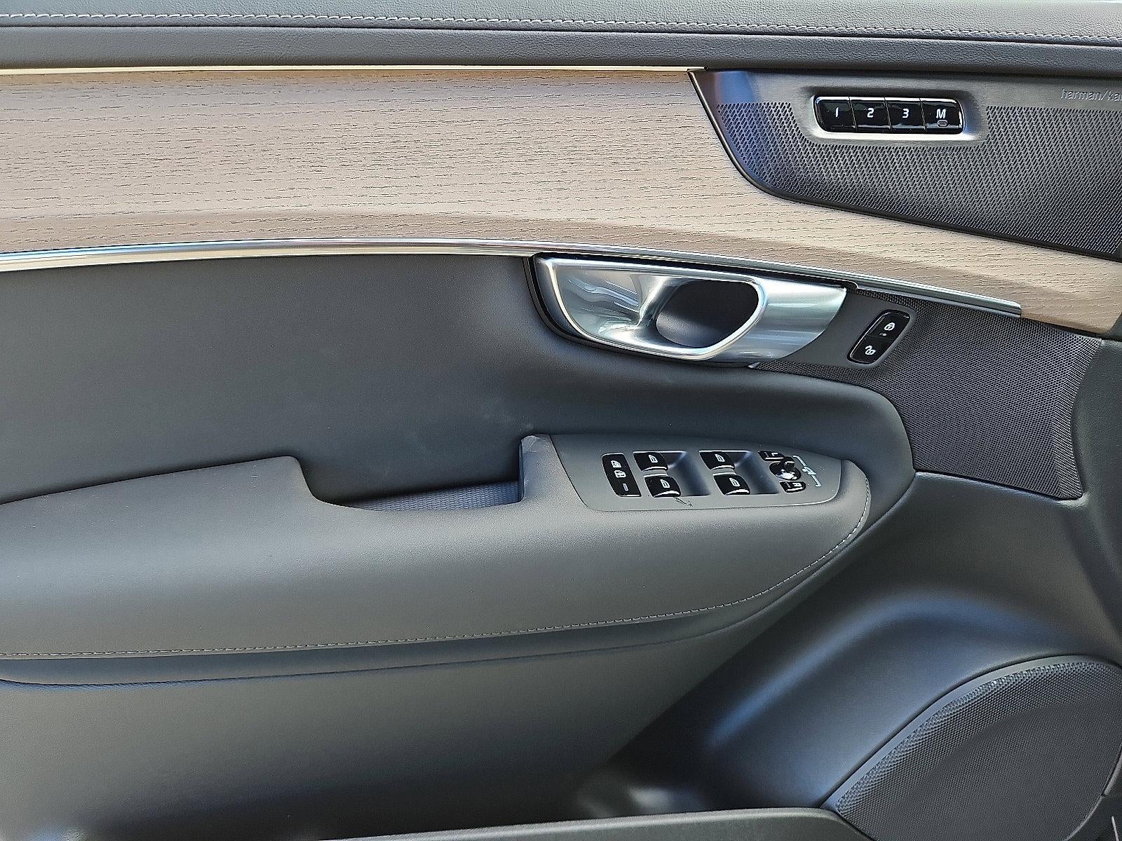 2026 Volvo XC90 Plug-In Hybrid T8 AWD Plus 7-Seater