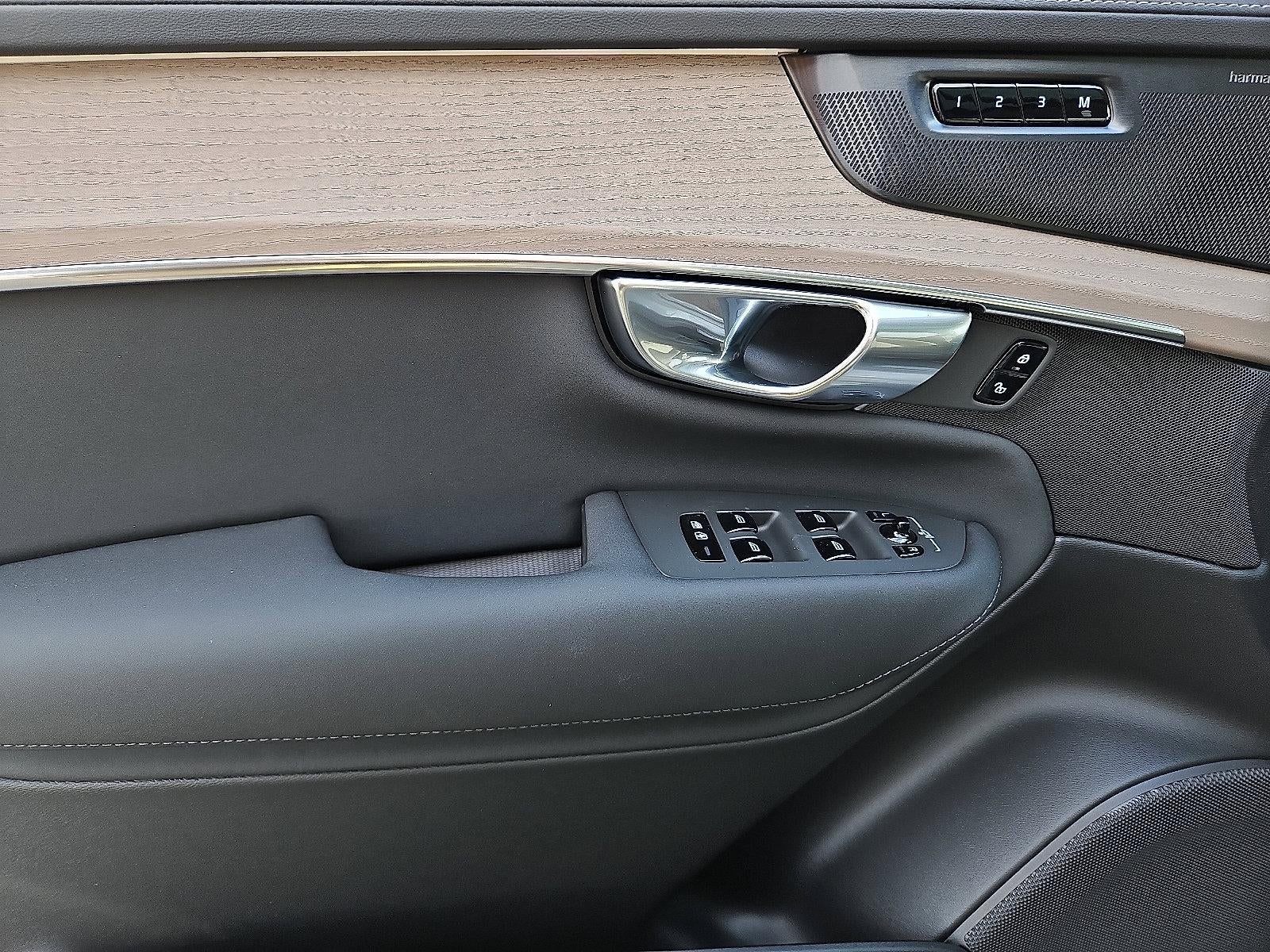 2026 Volvo XC90 Plug-In Hybrid T8 AWD Plus 7-Seater