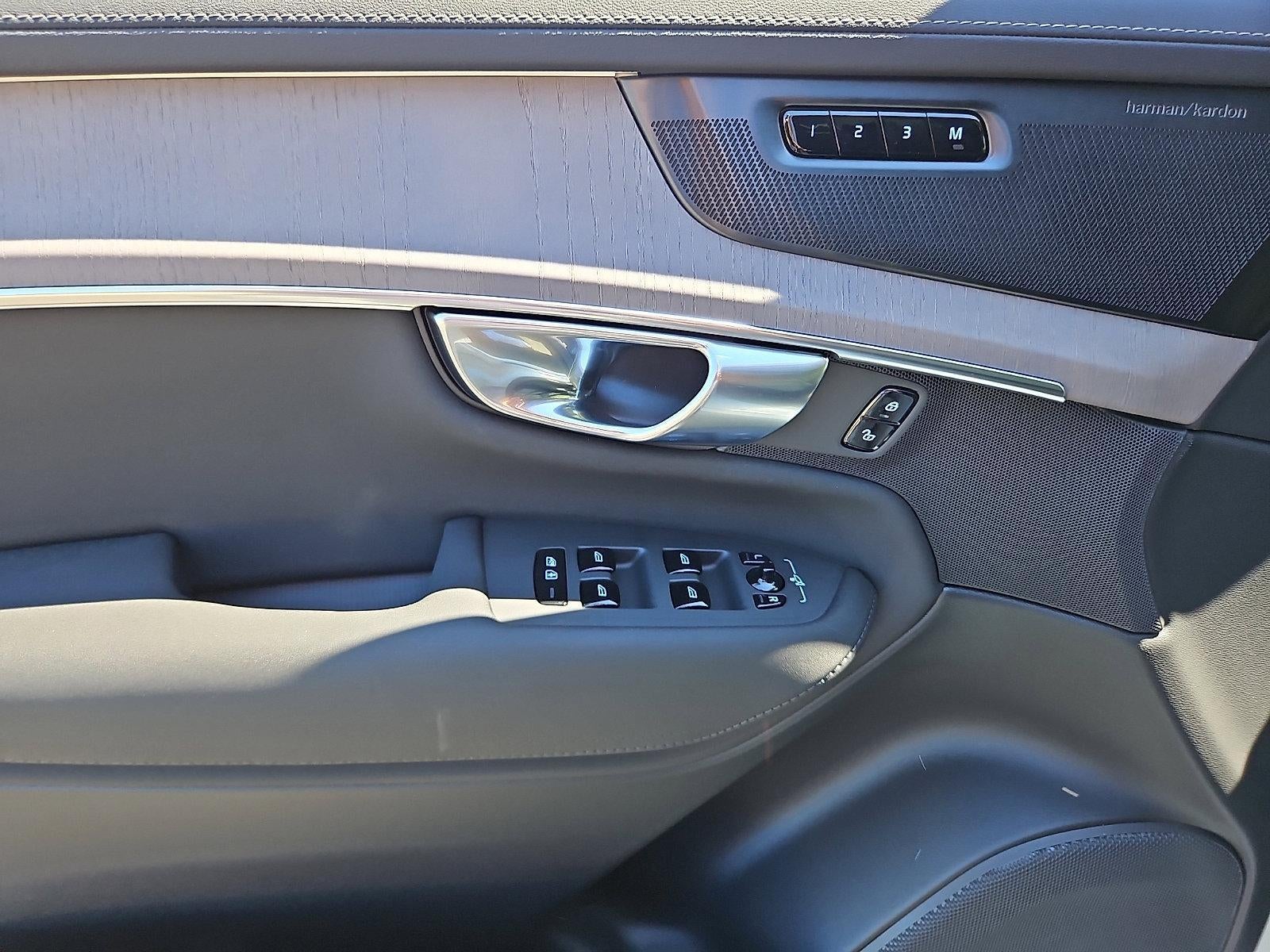 2026 Volvo XC90 Plug-In Hybrid T8 AWD Ultra Dark Theme 7-Seater