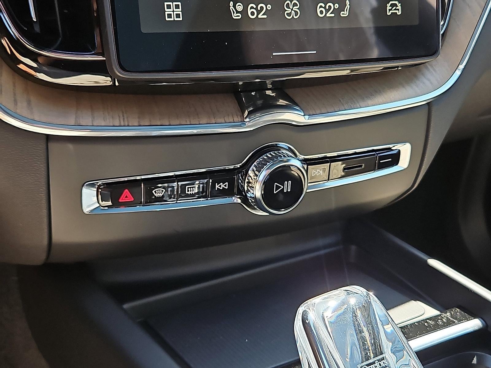 2026 Volvo XC60 Plug-In Hybrid T8 AWD Plus